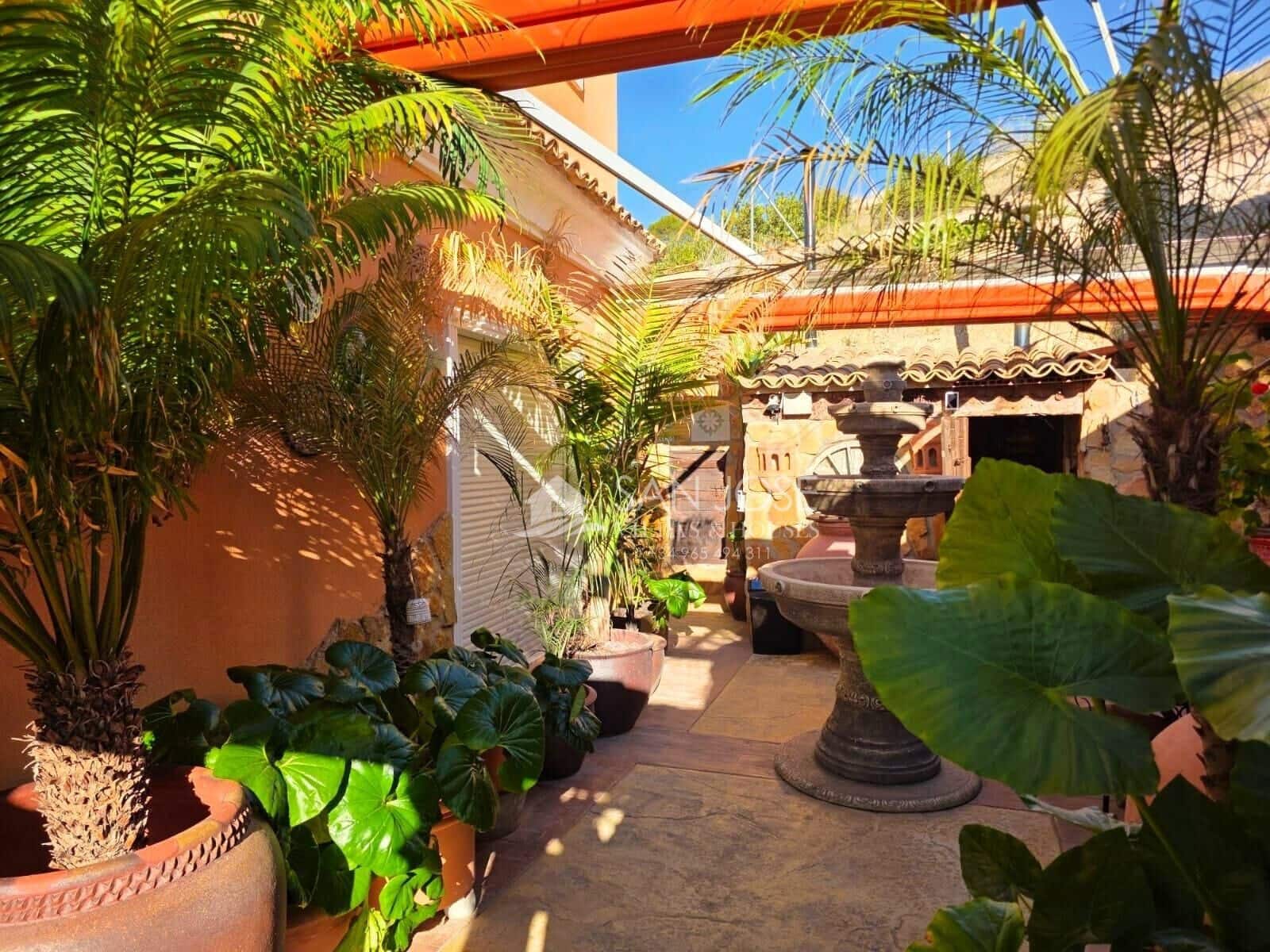 Chalet de 3 habitaciones en Aspe en venta con piscina garaje - 339.900 € (Ref: 9499772)