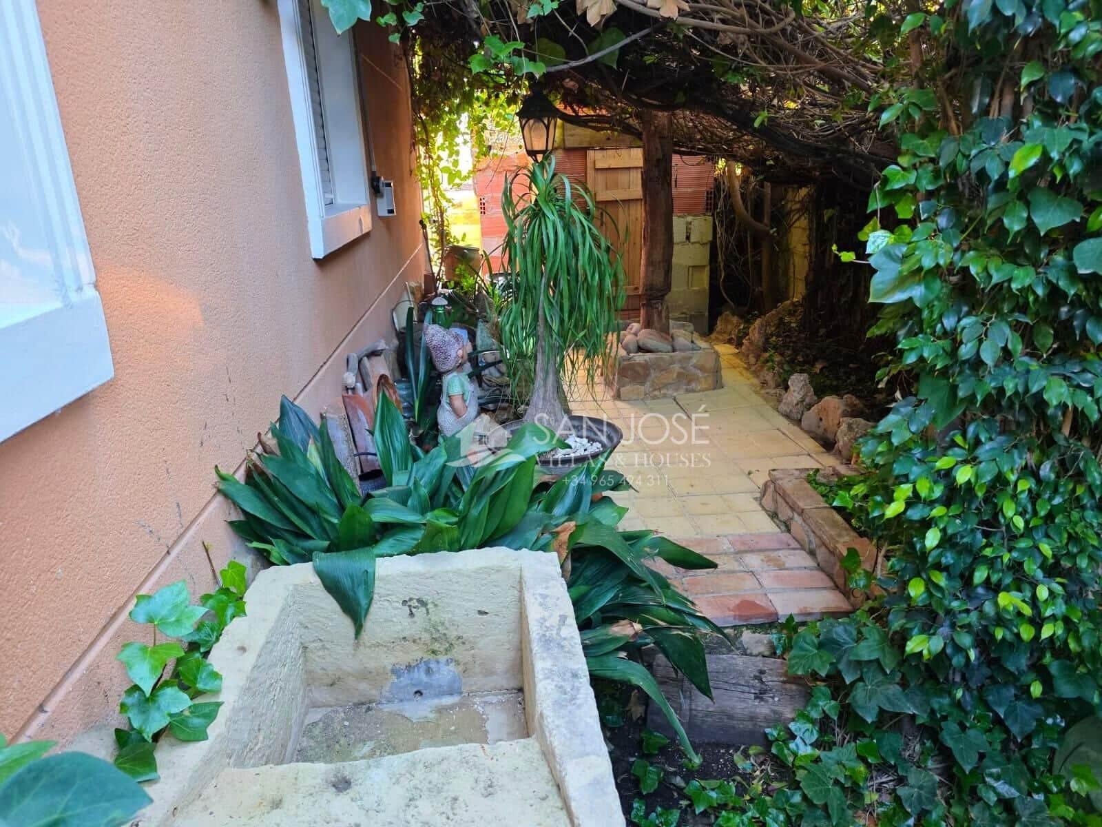 Chalet de 3 habitaciones en Aspe en venta con piscina garaje - 339.900 € (Ref: 9499772)