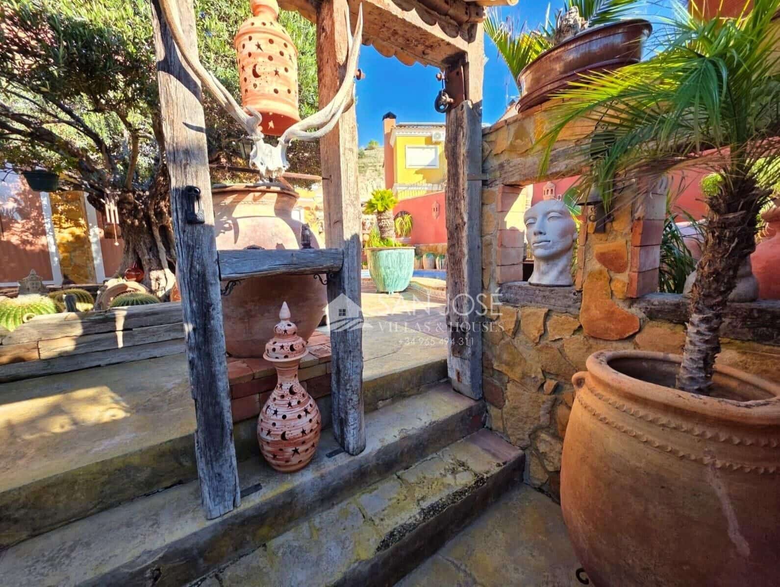 Chalet de 3 habitaciones en Aspe en venta con piscina garaje - 339.900 € (Ref: 9499772)