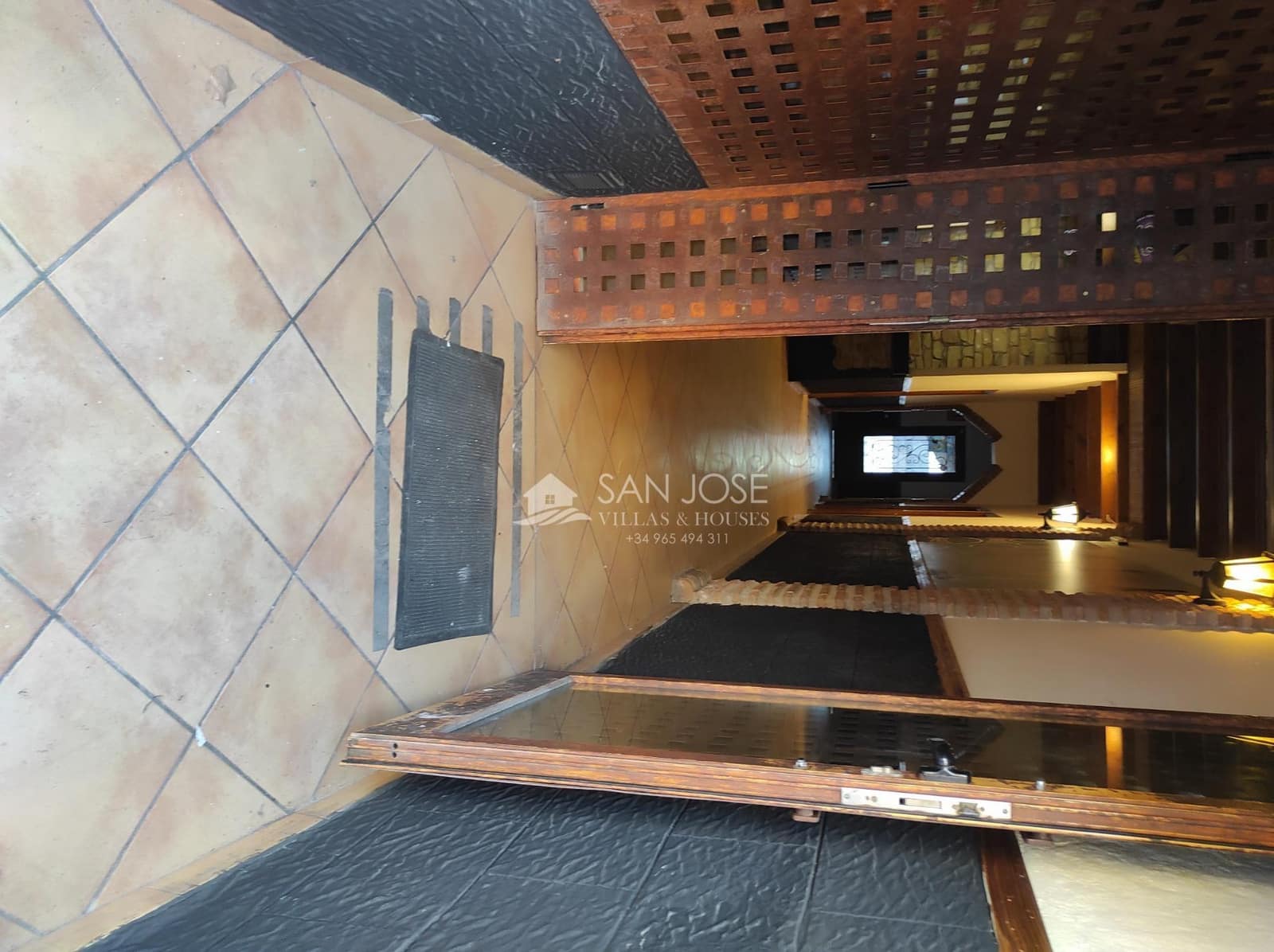 Kommersiell att hyra i Novelda - 550 € (Ref: 9509216)