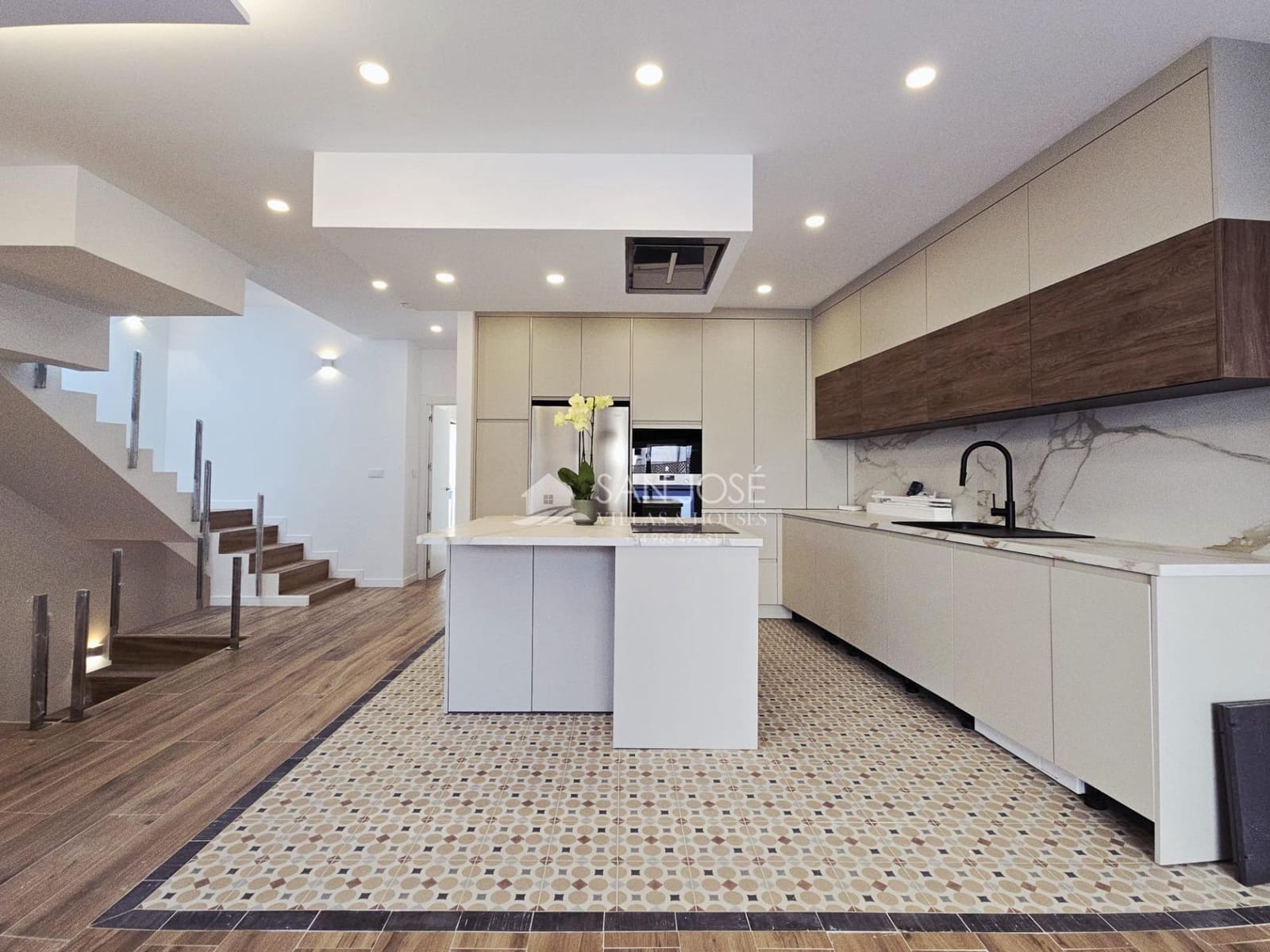 4 Zimmer Haus zu verkaufen in Aspe mit Garage - 465.000 € (Ref: 9533961)