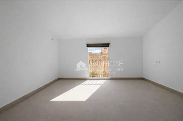 Chalet de 3 habitaciones en Pinoso en venta - 135.000 € (Ref: 9558666)