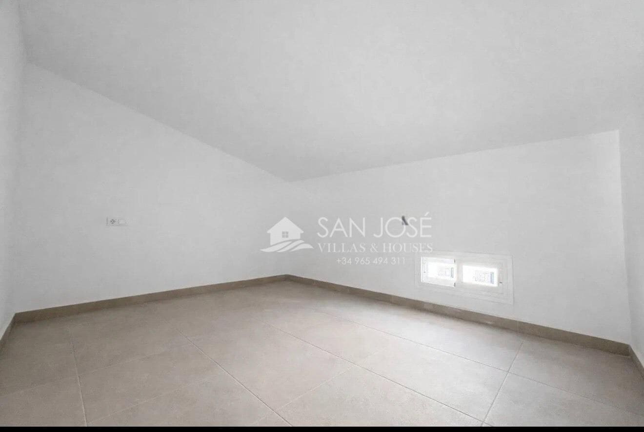 Chalet de 3 habitaciones en Pinoso en venta - 135.000 € (Ref: 9558666)