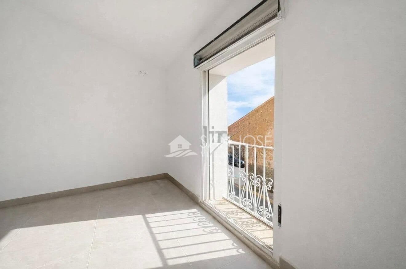 Chalet de 3 habitaciones en Pinoso en venta - 135.000 € (Ref: 9558666)