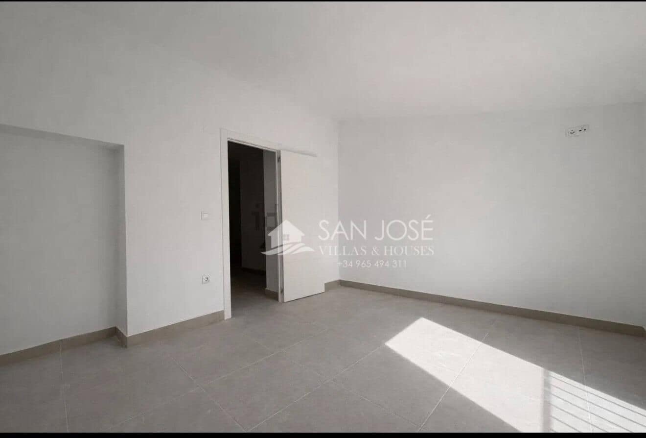 Chalet de 3 habitaciones en Pinoso en venta - 135.000 € (Ref: 9558666)