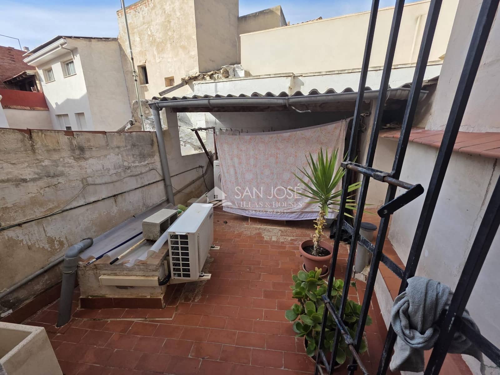 4 bedroom Townhouse for sale in Aspe - € 76,000 (Ref: 9578950)