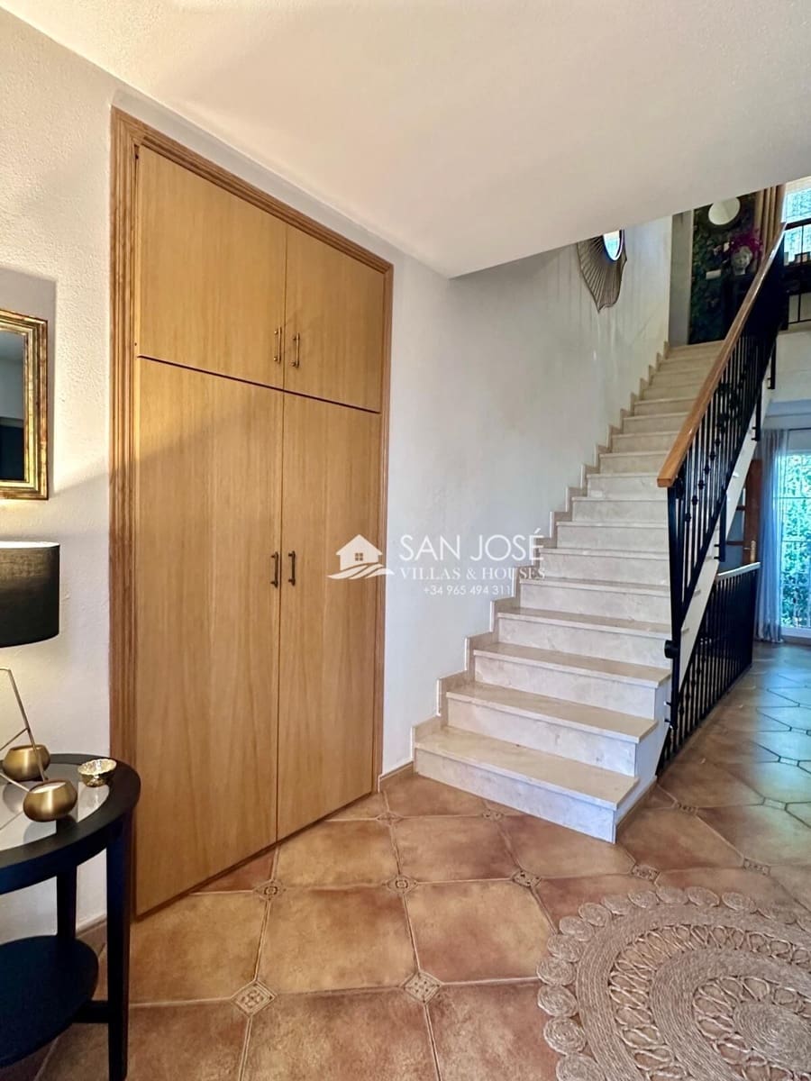 5 bedroom Villa for sale in Aspe with pool - € 374,000 (Ref: 9601168)