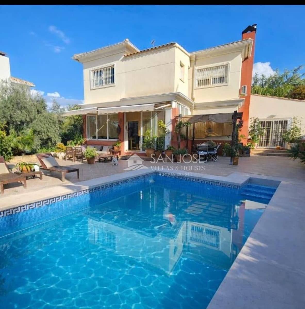 5 bedroom Villa for sale in Aspe with pool - € 374,000 (Ref: 9601168)