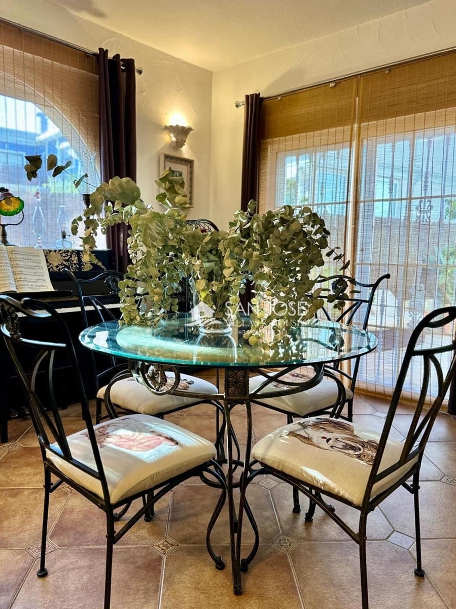 5 bedroom Villa for sale in Aspe with pool - € 374,000 (Ref: 9601168)