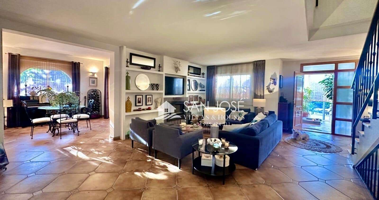 5 bedroom Villa for sale in Aspe with pool - € 374,000 (Ref: 9601168)