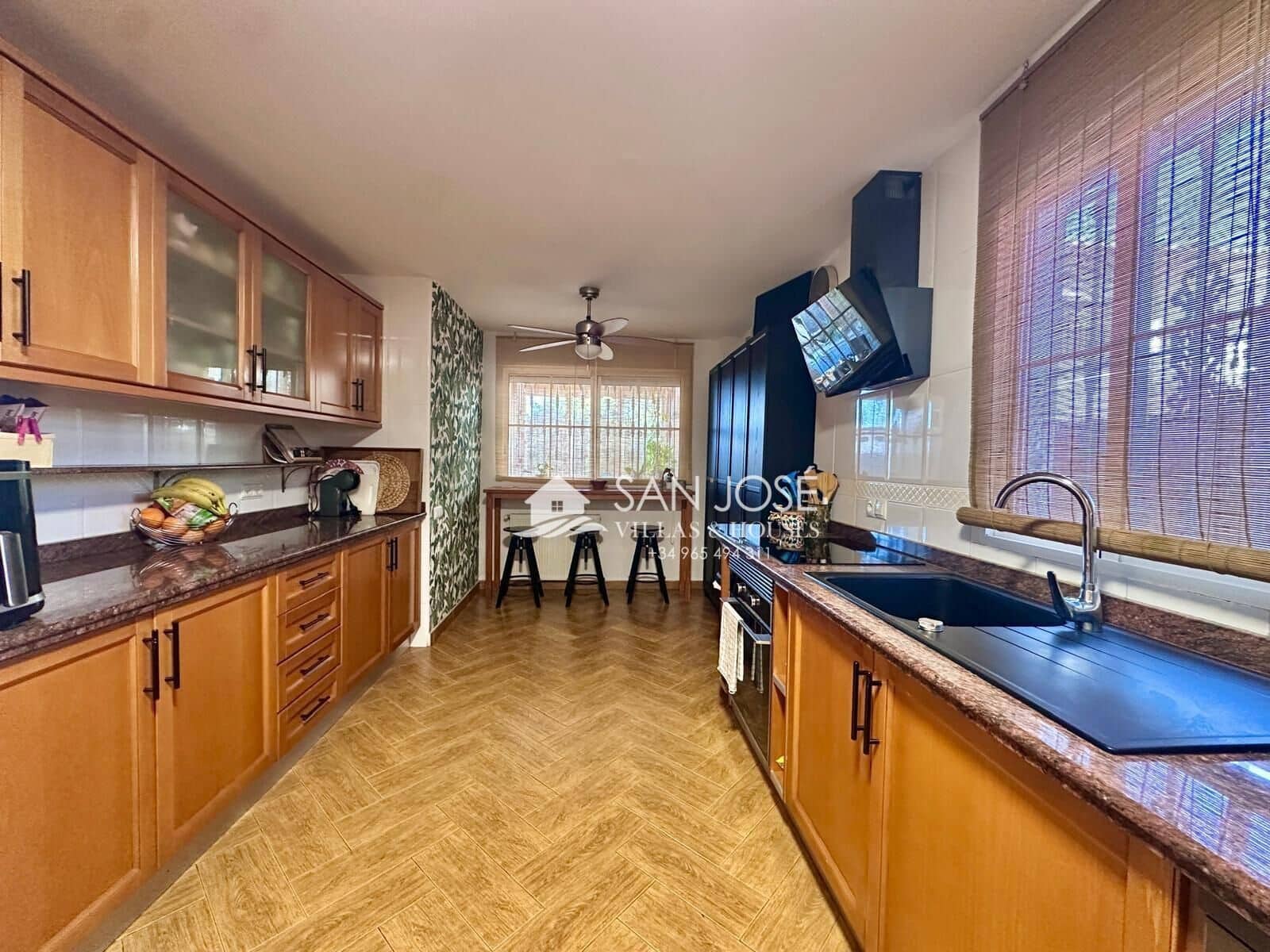 5 bedroom Villa for sale in Aspe with pool - € 374,000 (Ref: 9601168)