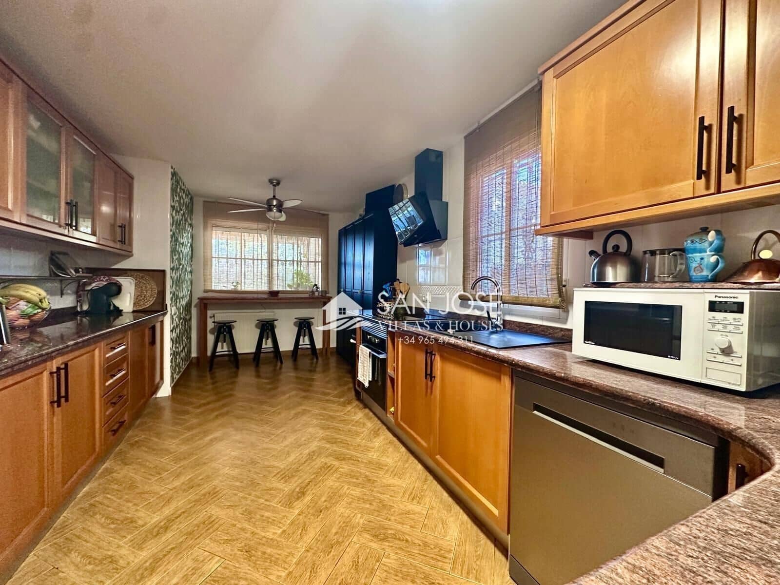 5 bedroom Villa for sale in Aspe with pool - € 374,000 (Ref: 9601168)