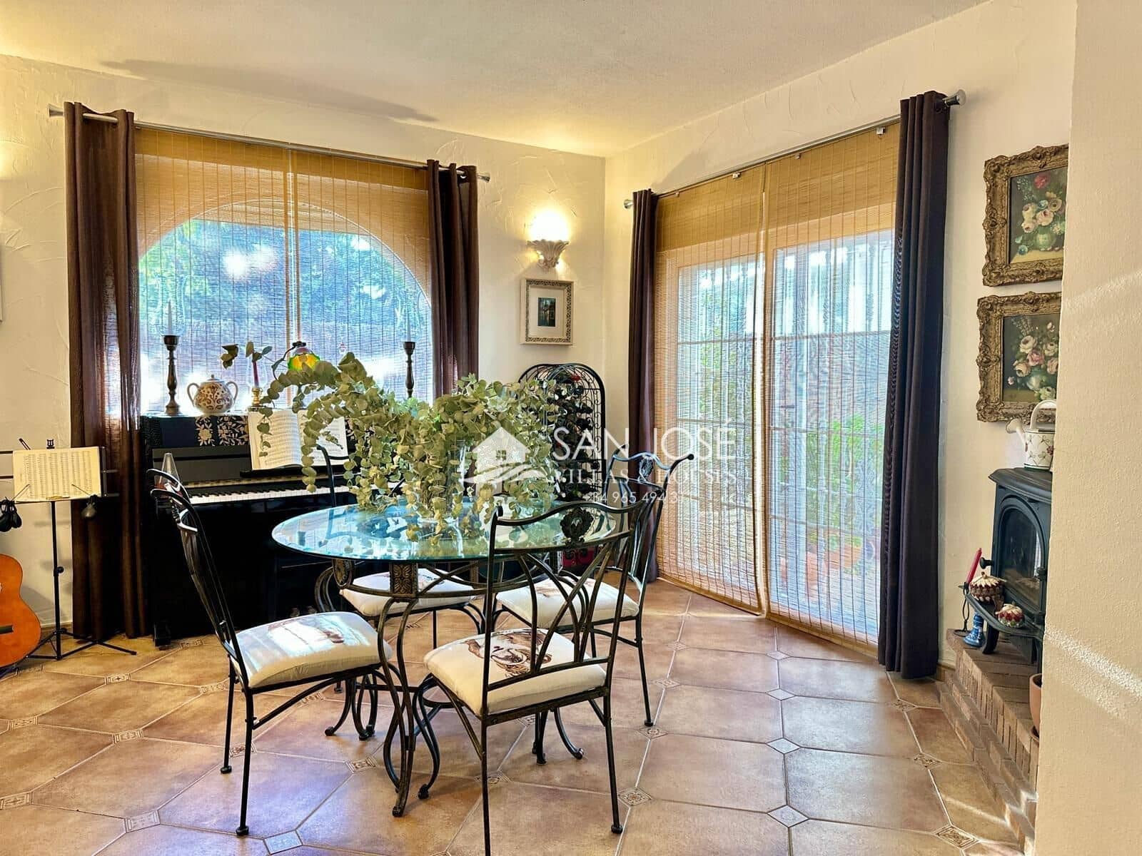 5 bedroom Villa for sale in Aspe with pool - € 374,000 (Ref: 9601168)