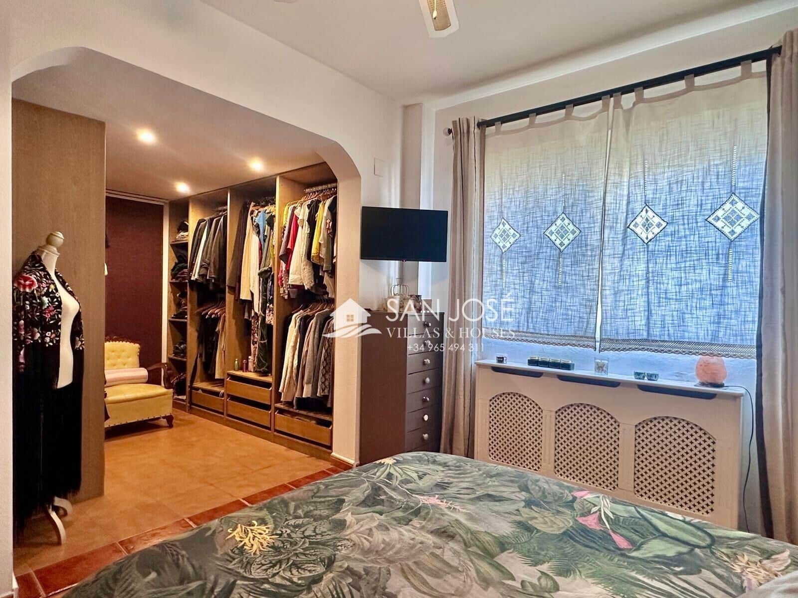 5 bedroom Villa for sale in Aspe with pool - € 374,000 (Ref: 9601168)