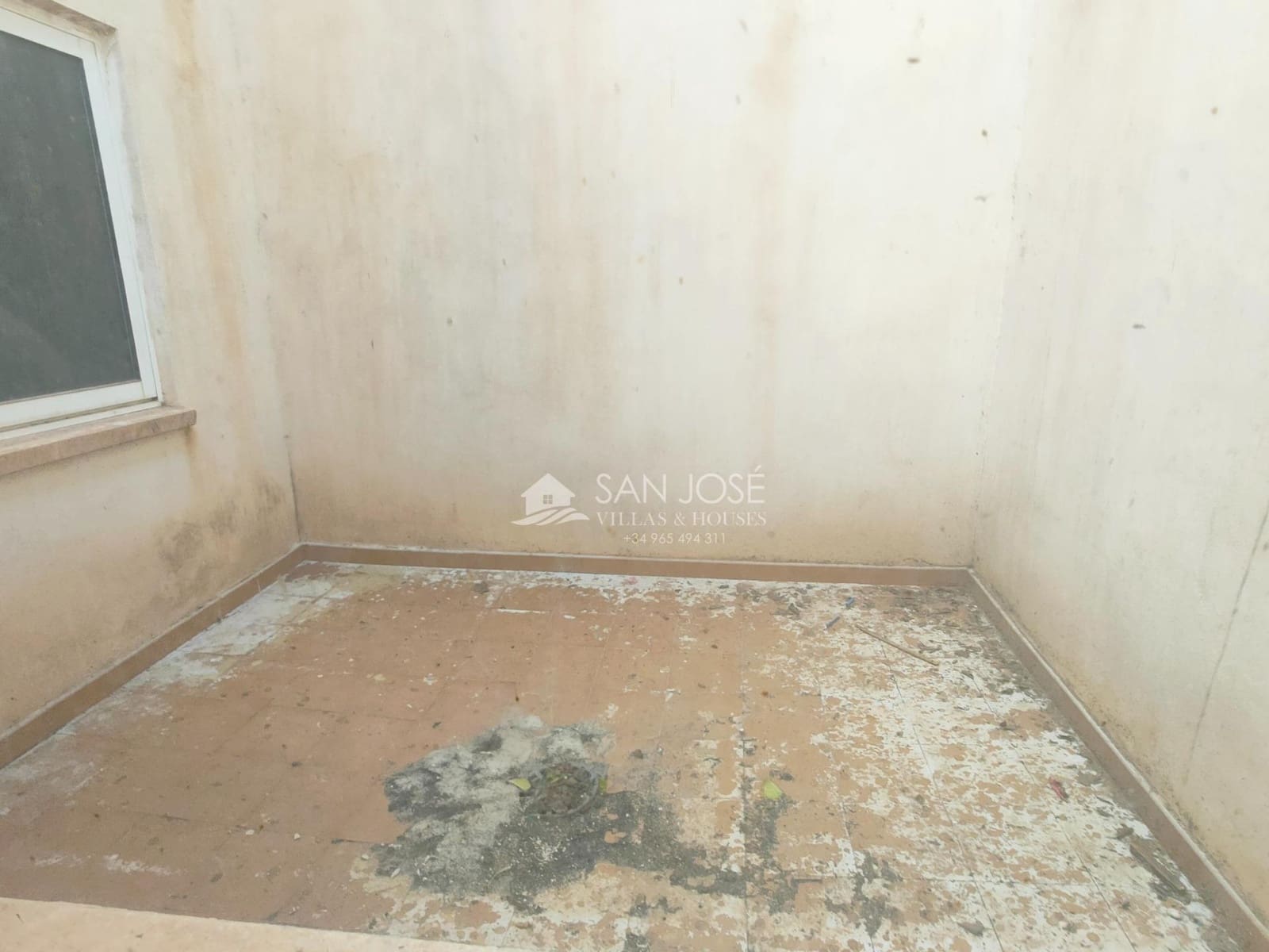 Kaupallinen myytävänä paikassa Aspe - 195 000 € (Ref: 9645257)