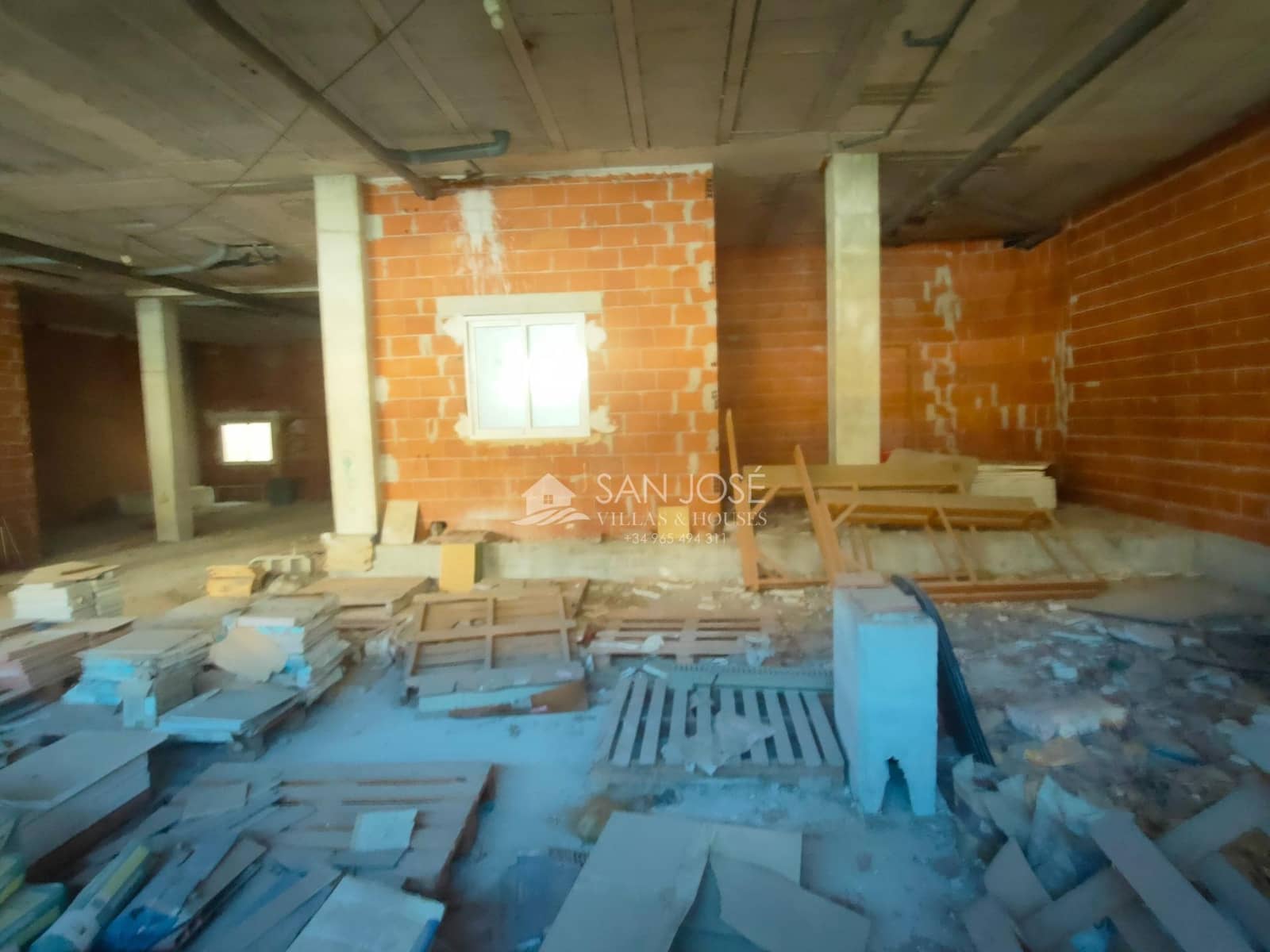 Kaupallinen myytävänä paikassa Aspe - 195 000 € (Ref: 9645257)