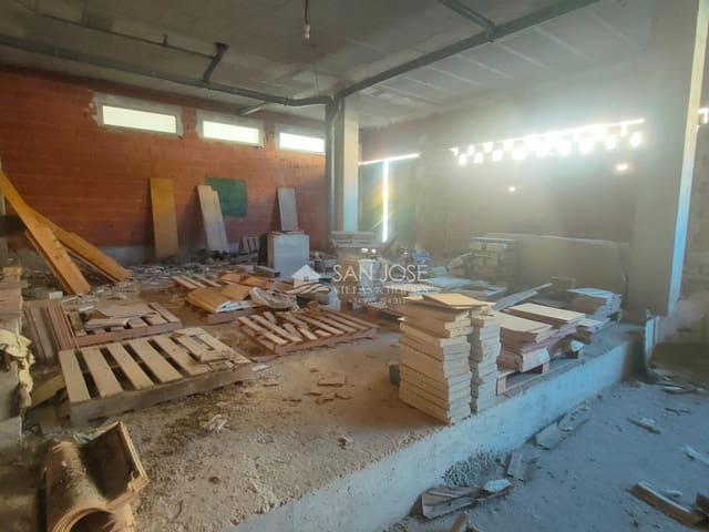 Kaupallinen myytävänä paikassa Aspe - 195 000 € (Ref: 9645257)