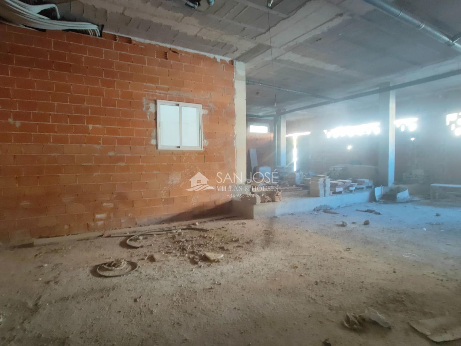 Kaupallinen myytävänä paikassa Aspe - 195 000 € (Ref: 9645257)