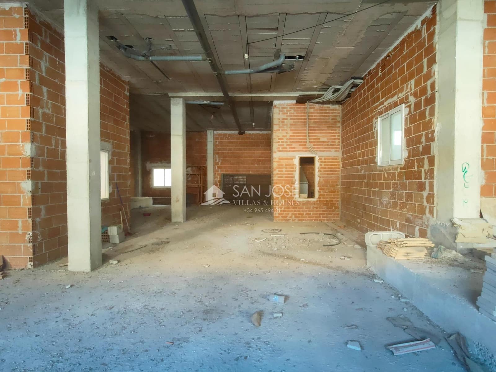 Kaupallinen myytävänä paikassa Aspe - 195 000 € (Ref: 9645257)