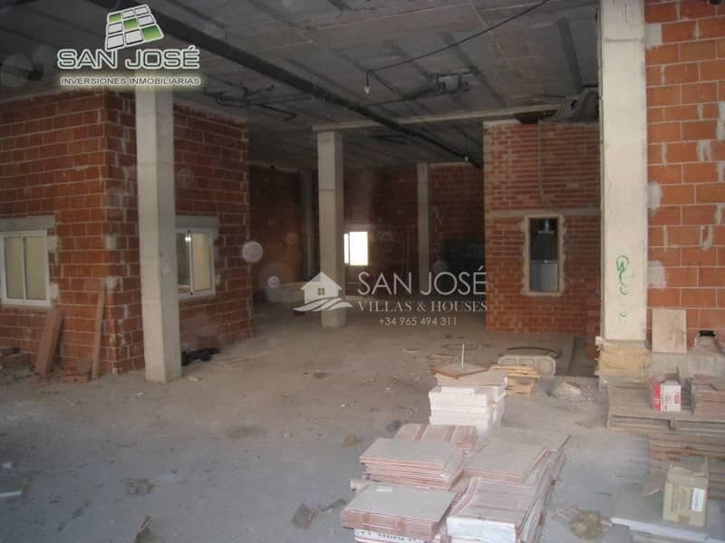 Kaupallinen myytävänä paikassa Aspe - 195 000 € (Ref: 9645257)