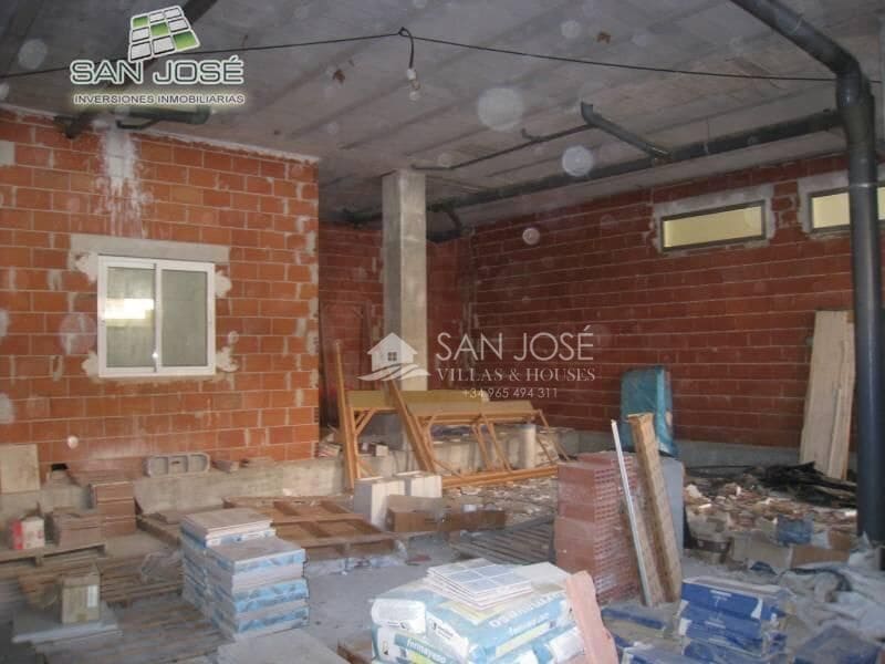 Kaupallinen myytävänä paikassa Aspe - 195 000 € (Ref: 9645257)