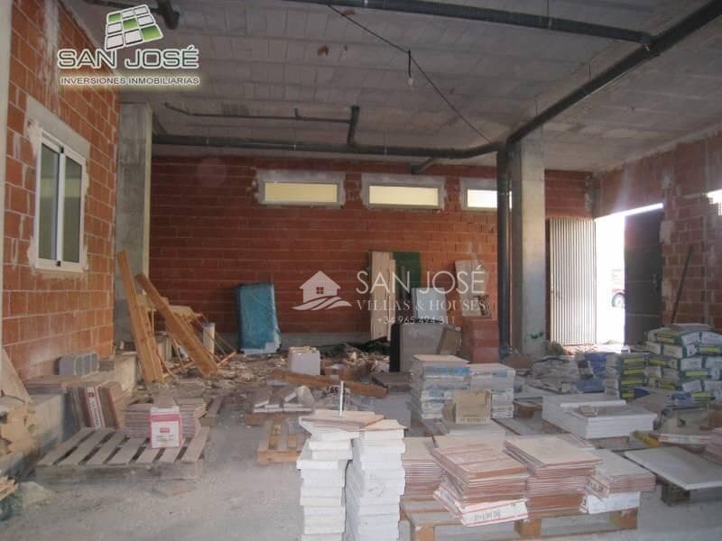 Kaupallinen myytävänä paikassa Aspe - 195 000 € (Ref: 9645257)