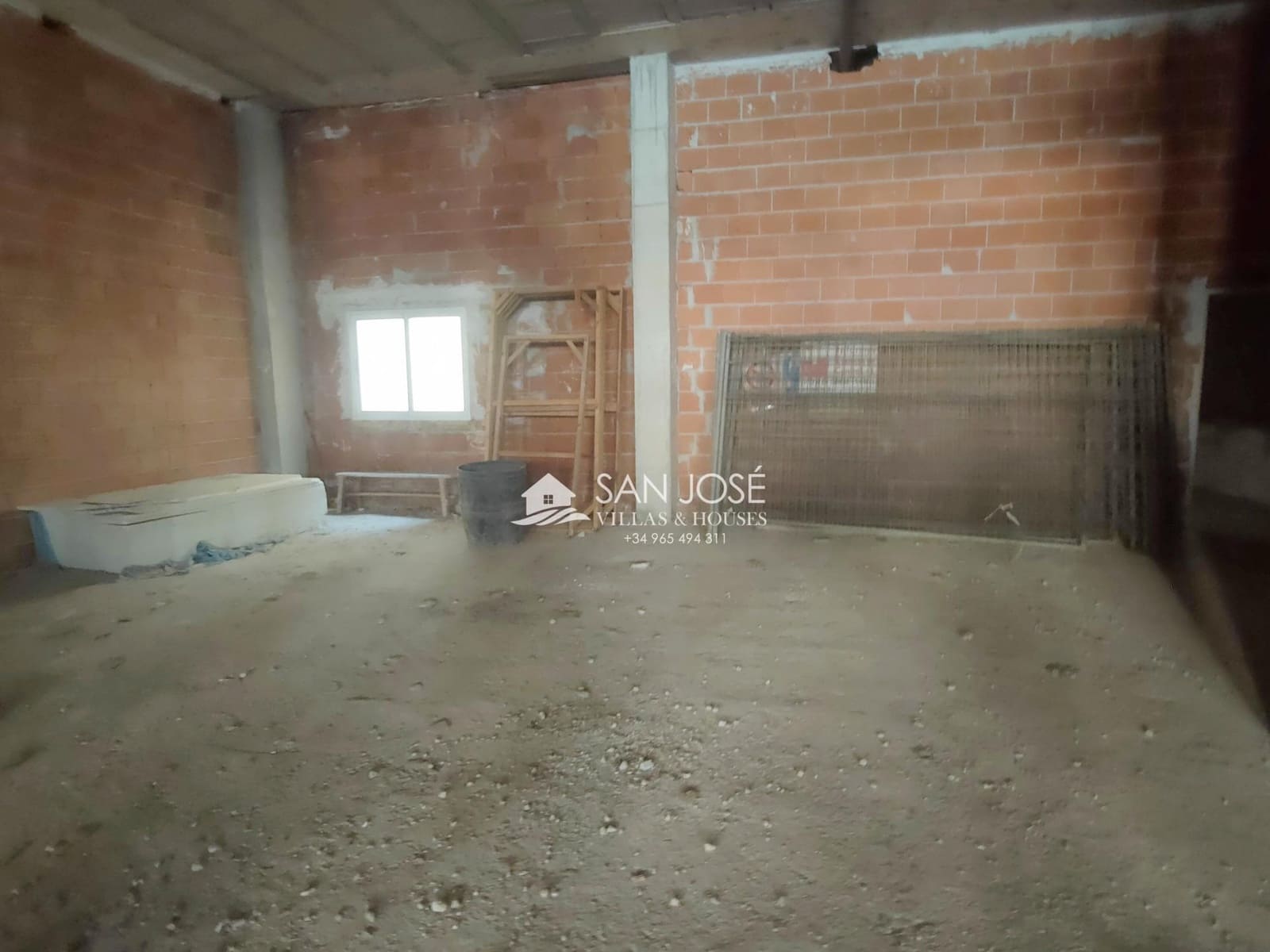 Kaupallinen myytävänä paikassa Aspe - 195 000 € (Ref: 9645257)