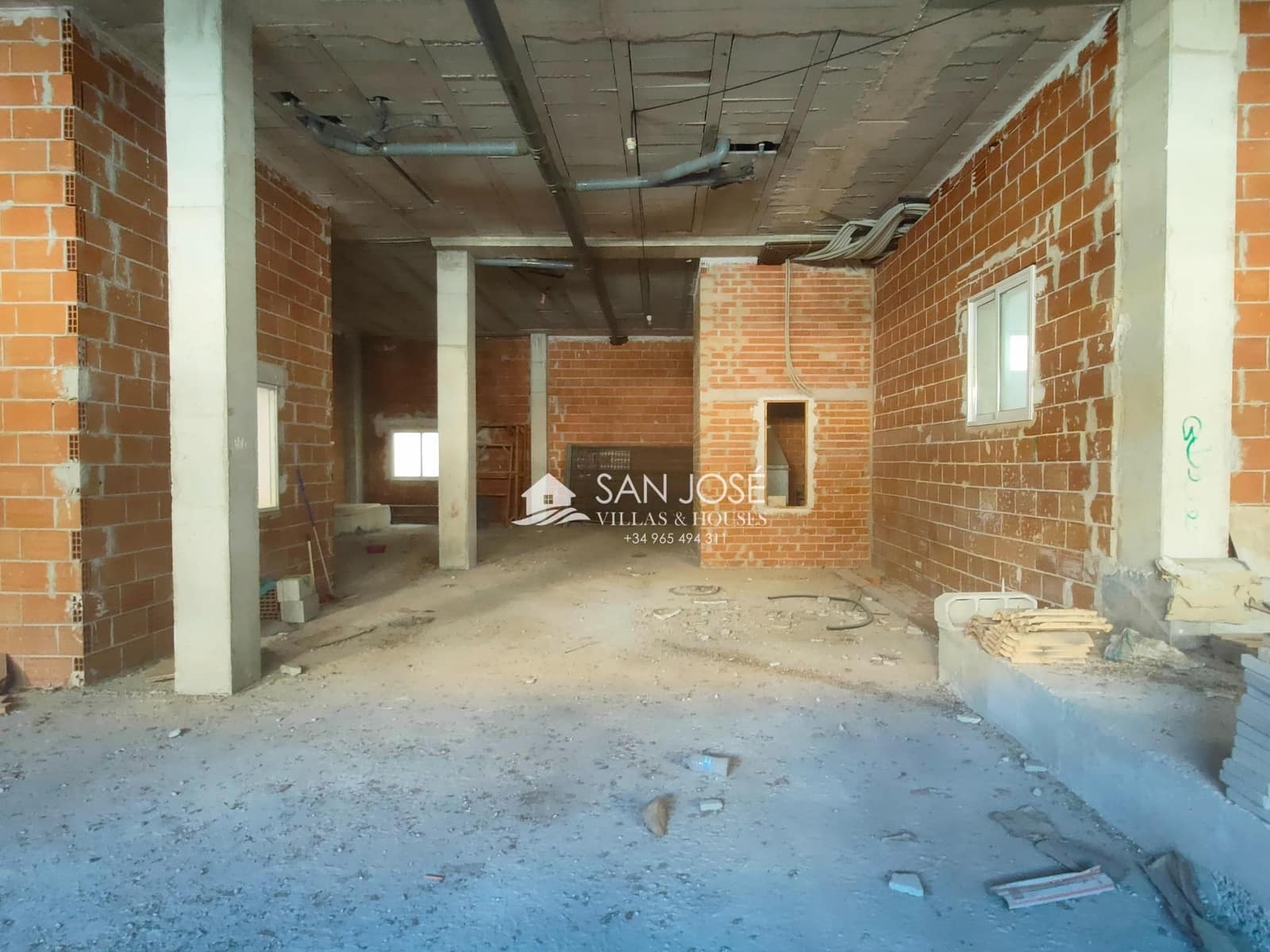 Kaupallinen myytävänä paikassa Aspe - 195 000 € (Ref: 9645257)