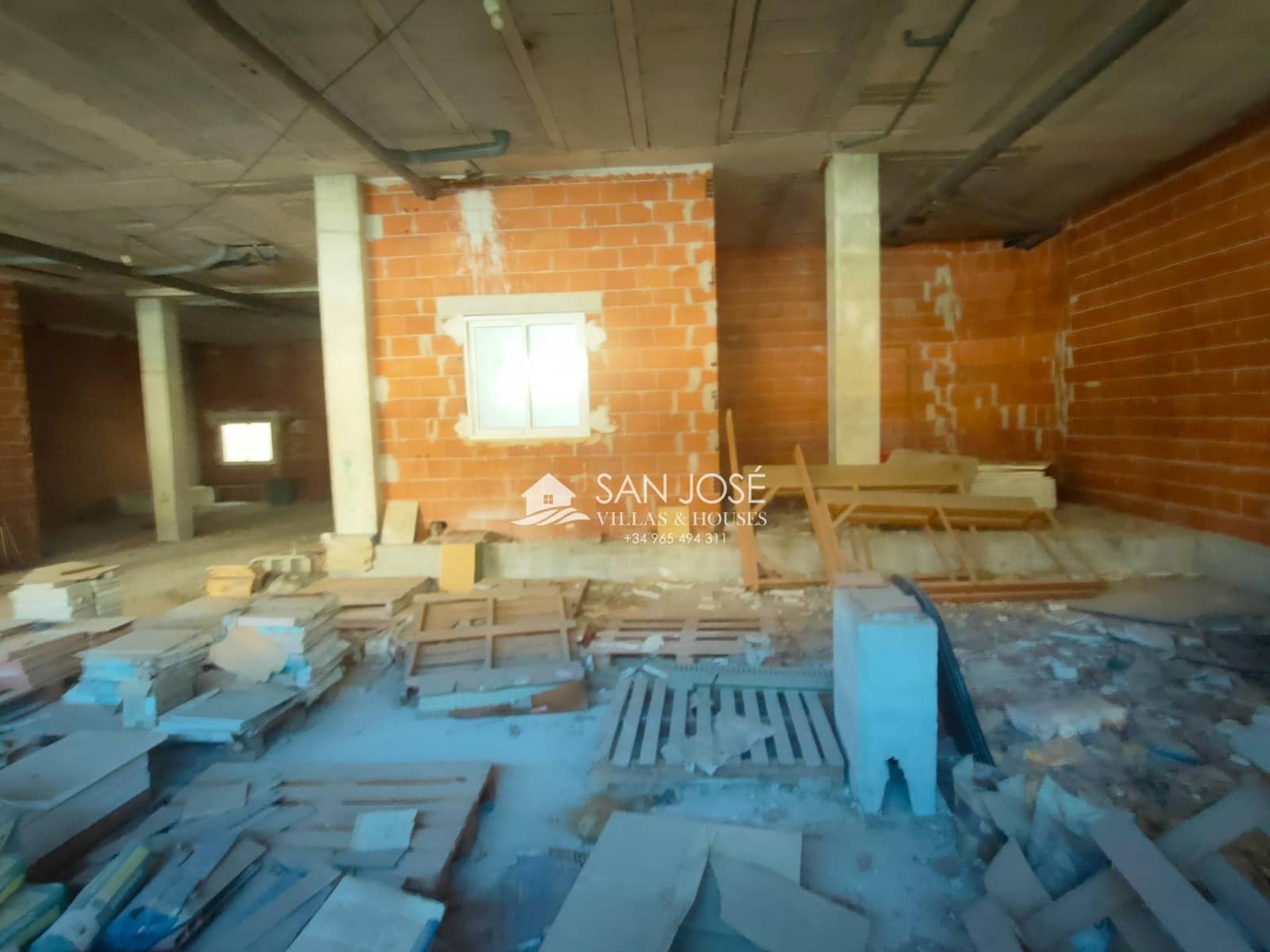 Kaupallinen myytävänä paikassa Aspe - 195 000 € (Ref: 9645257)