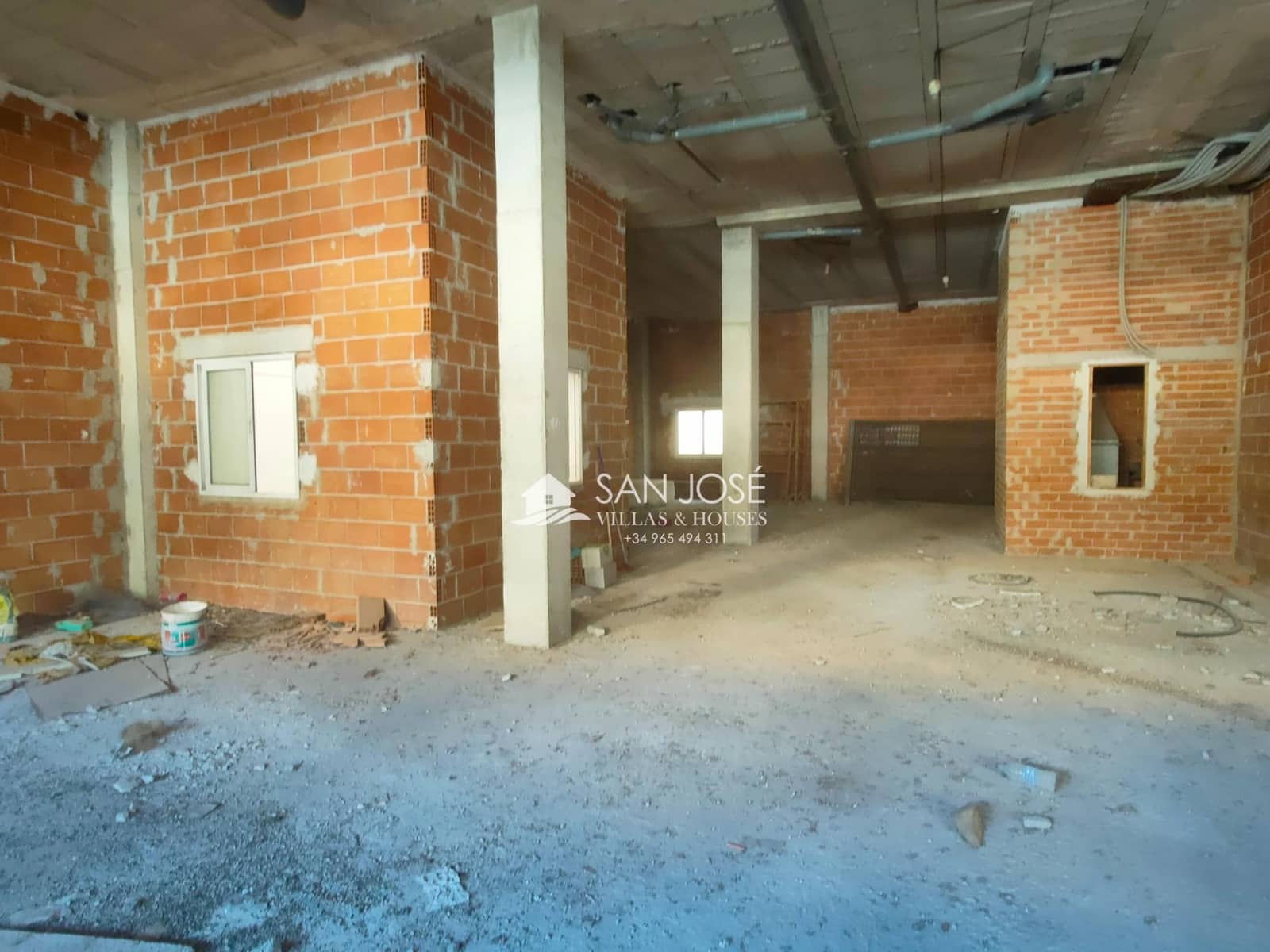 Kaupallinen myytävänä paikassa Aspe - 195 000 € (Ref: 9645257)