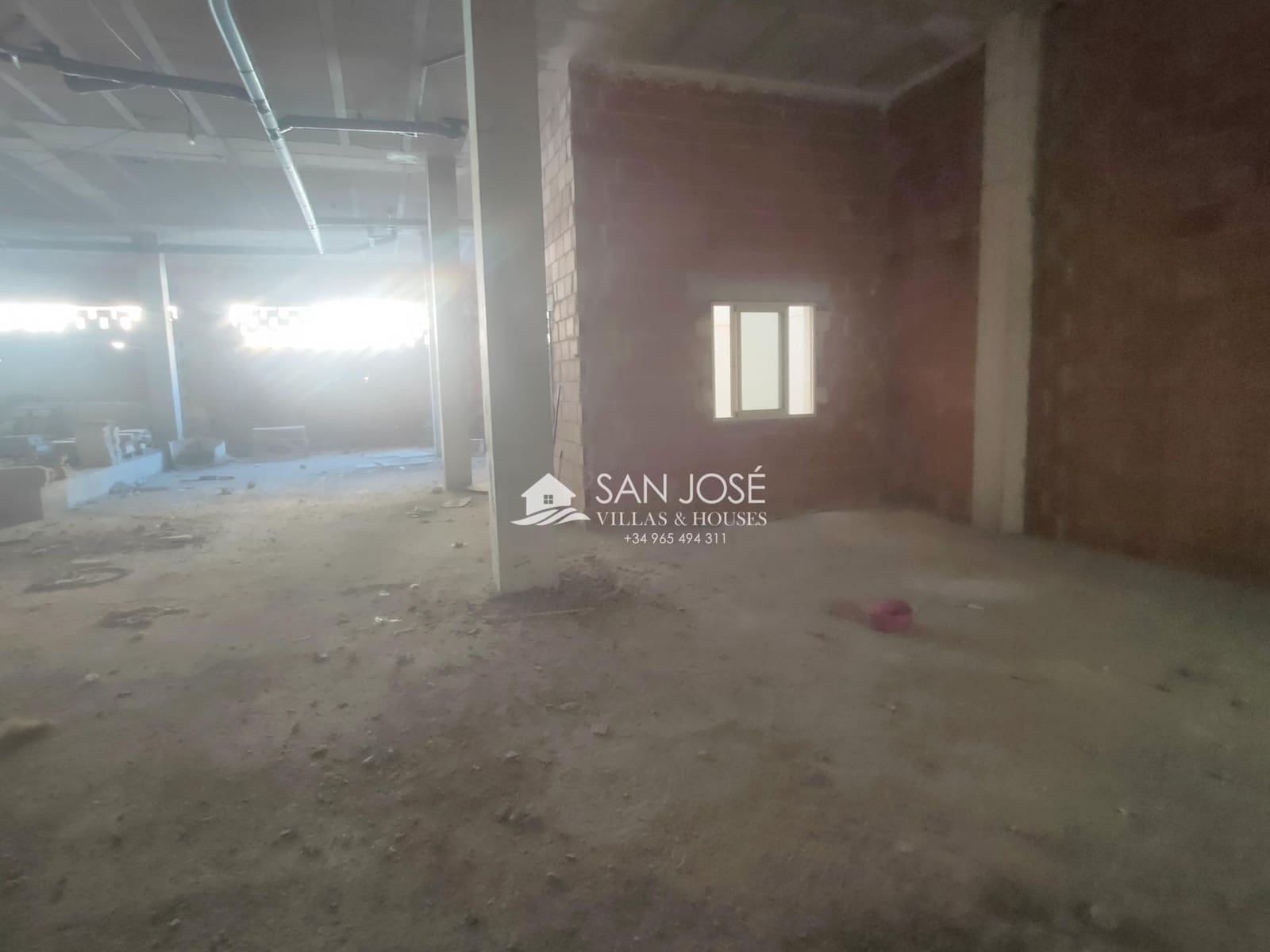 Kaupallinen myytävänä paikassa Aspe - 195 000 € (Ref: 9645257)