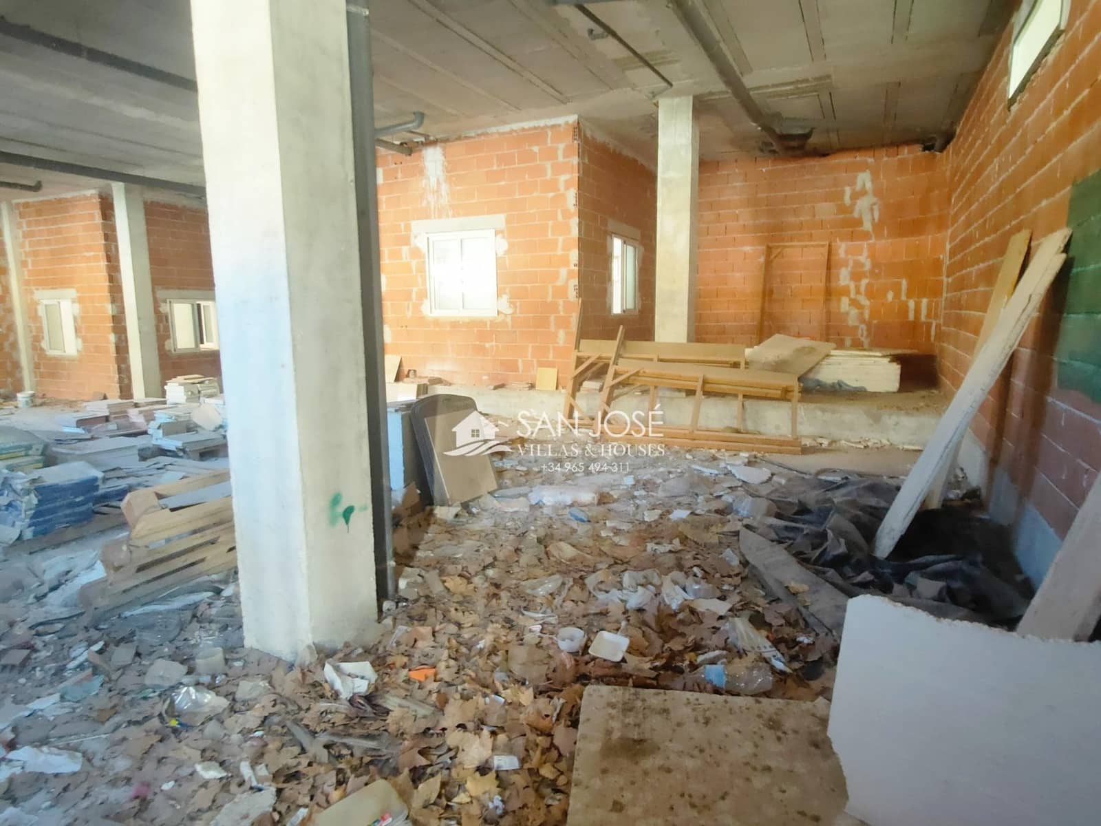 Kaupallinen myytävänä paikassa Aspe - 195 000 € (Ref: 9645257)