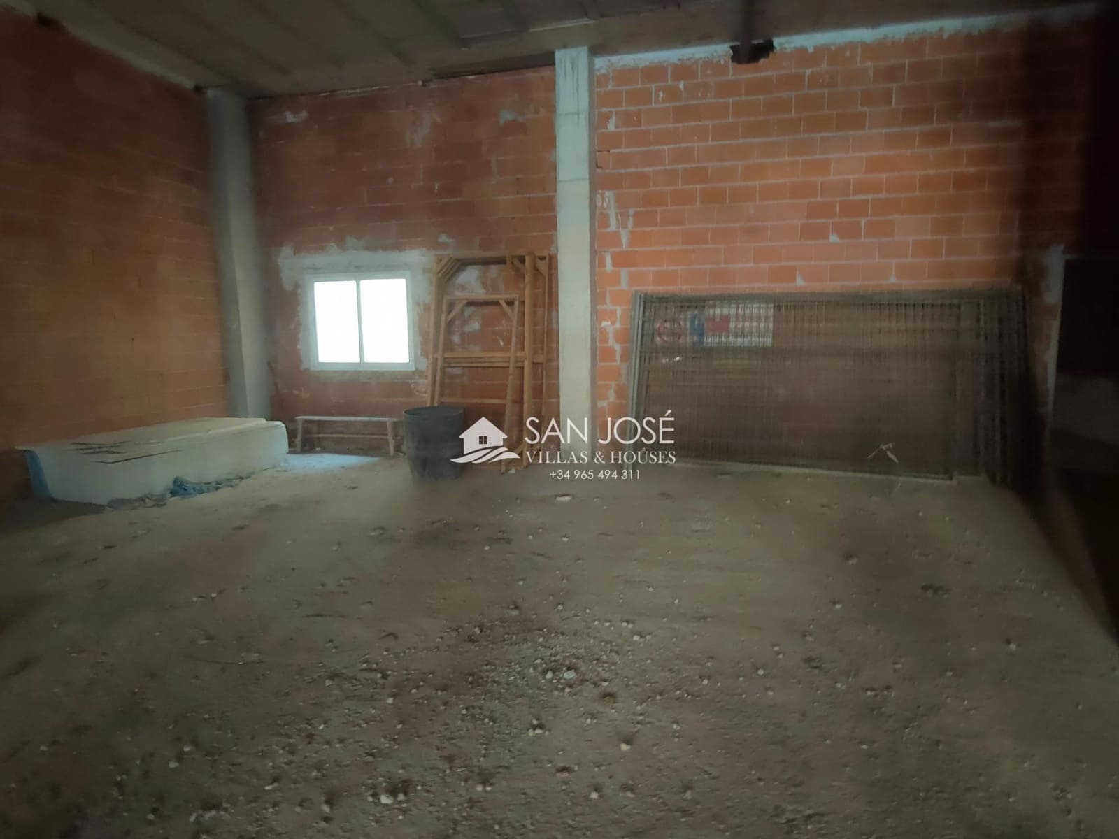 Kaupallinen myytävänä paikassa Aspe - 195 000 € (Ref: 9645257)