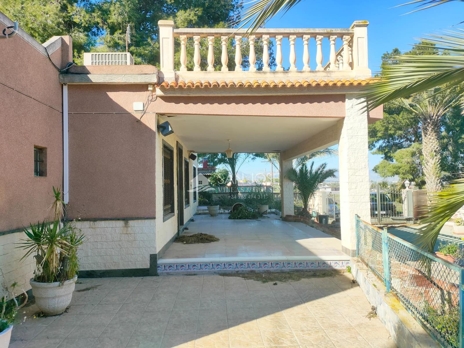 Chalet de 3 habitaciones en Aspe en venta con piscina - 310.890 € (Ref: 9645258)