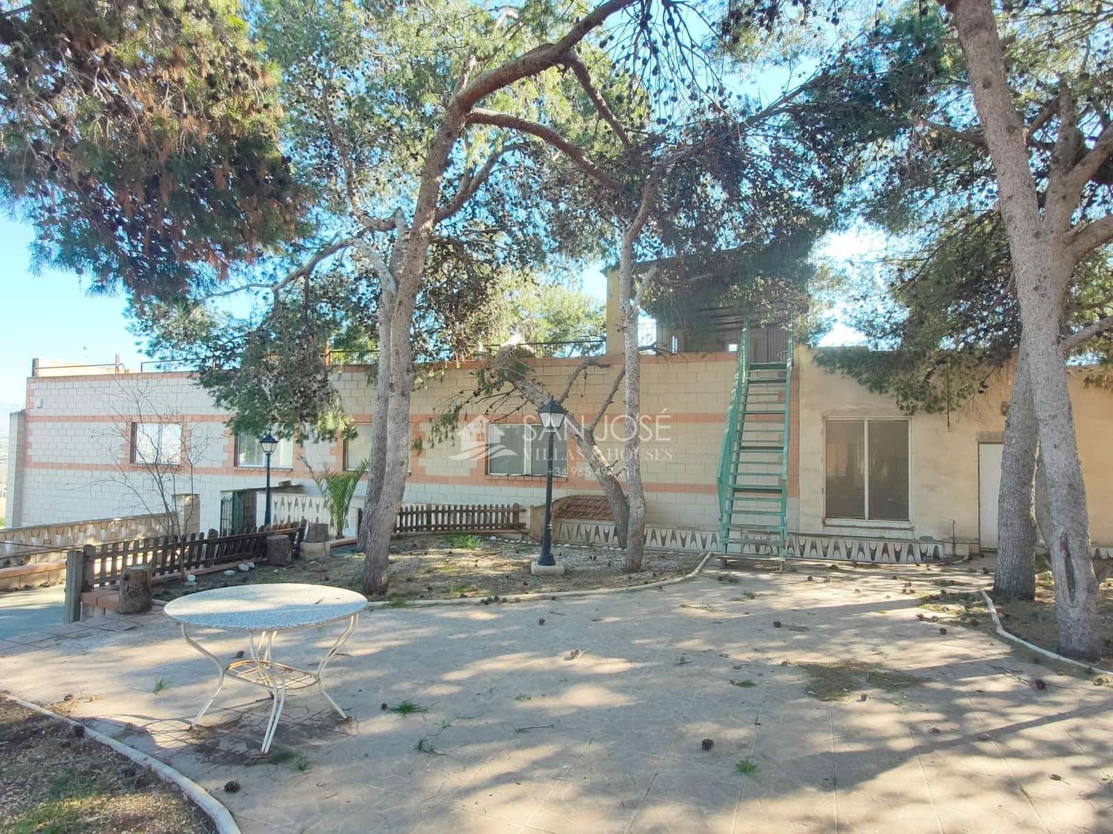 Chalet de 3 habitaciones en Aspe en venta con piscina - 310.890 € (Ref: 9645258)