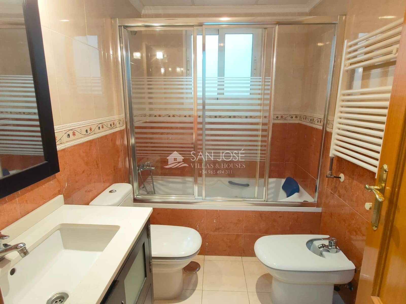 3 makuuhuone Asunto myytävänä paikassa Aspe mukana 
autotalli - 165 000 € (Ref: 9659616)