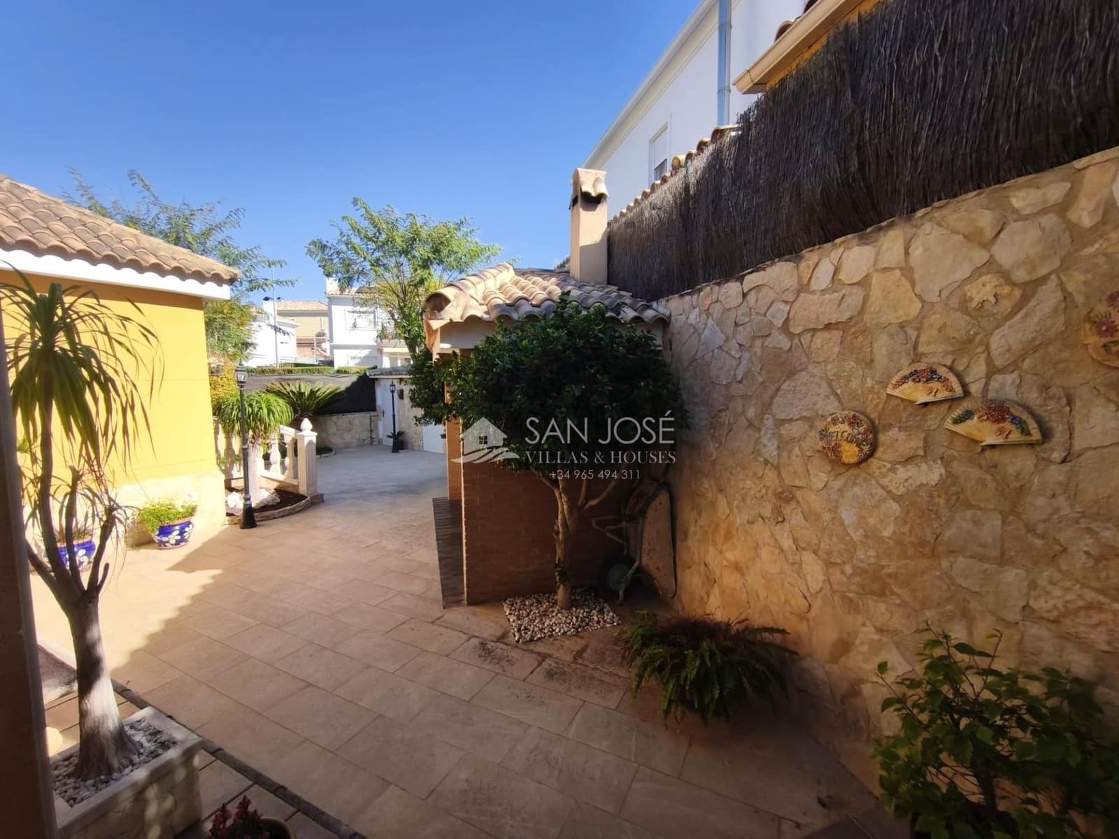 3 bedroom Villa for sale in Aspe with pool garage - € 380,000 (Ref: 9691139)