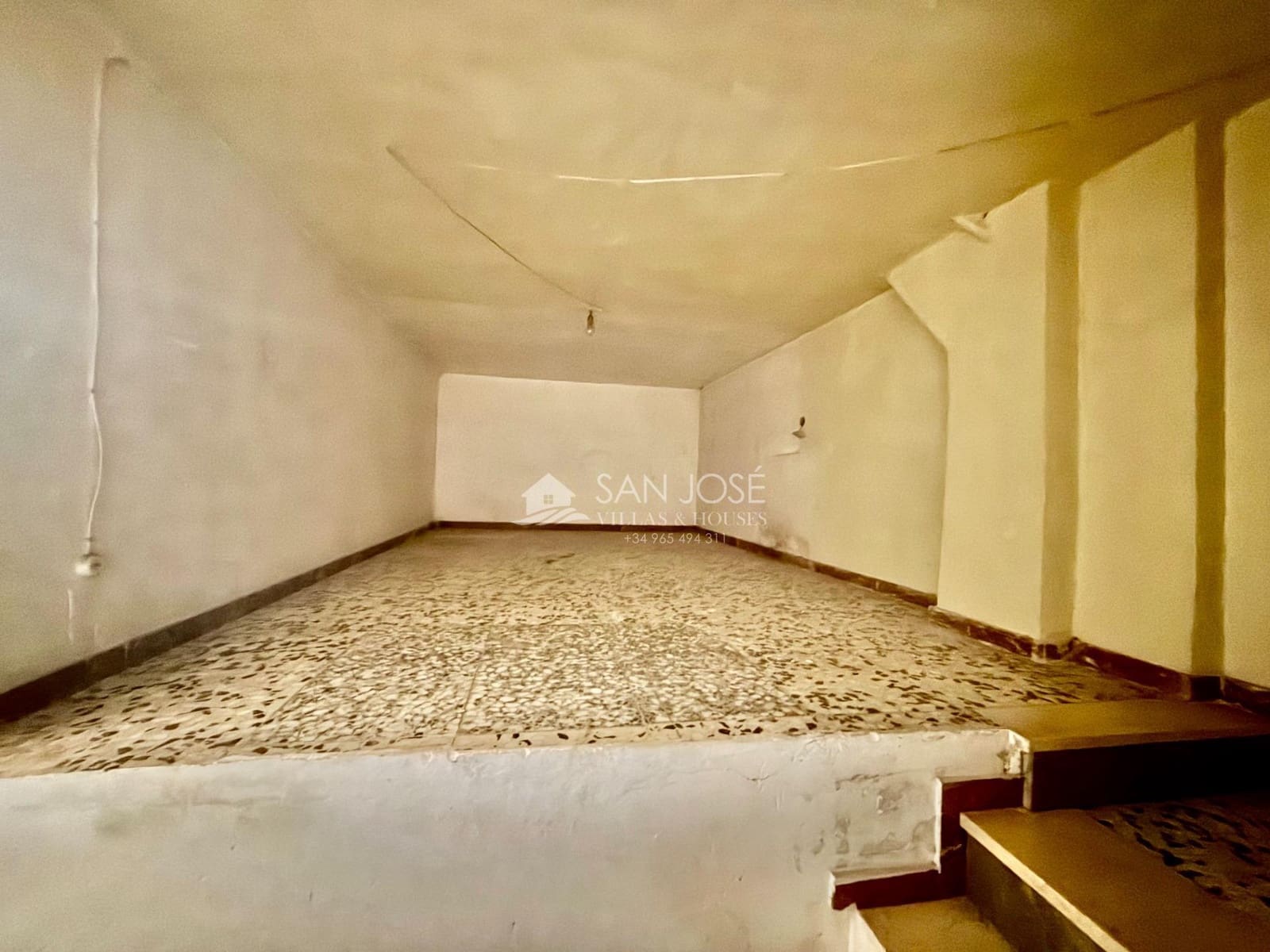 Commercial for sale in Novelda with garage - € 65,000 (Ref: 9698954)