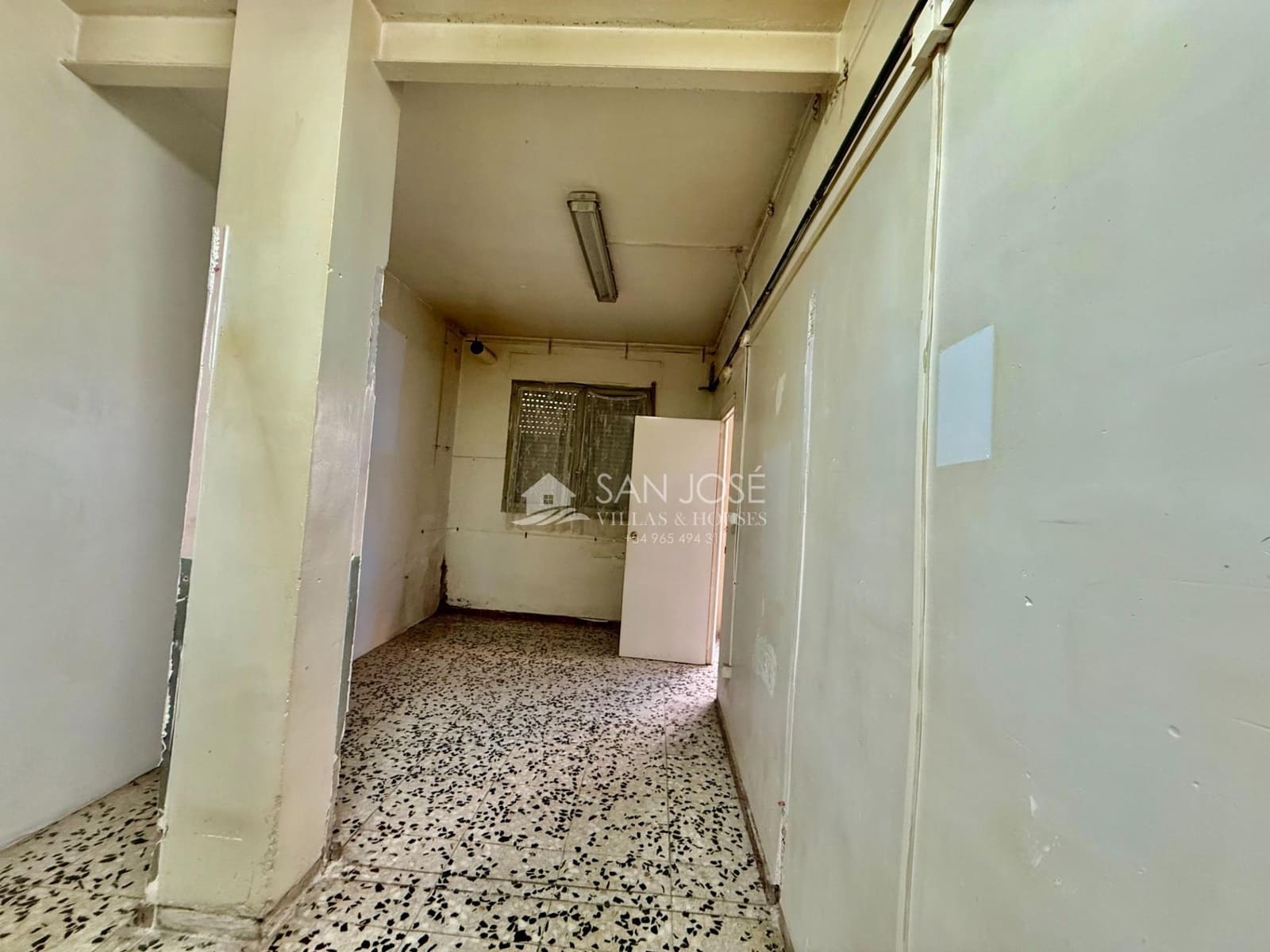 Commercial for sale in Novelda with garage - € 65,000 (Ref: 9698954)