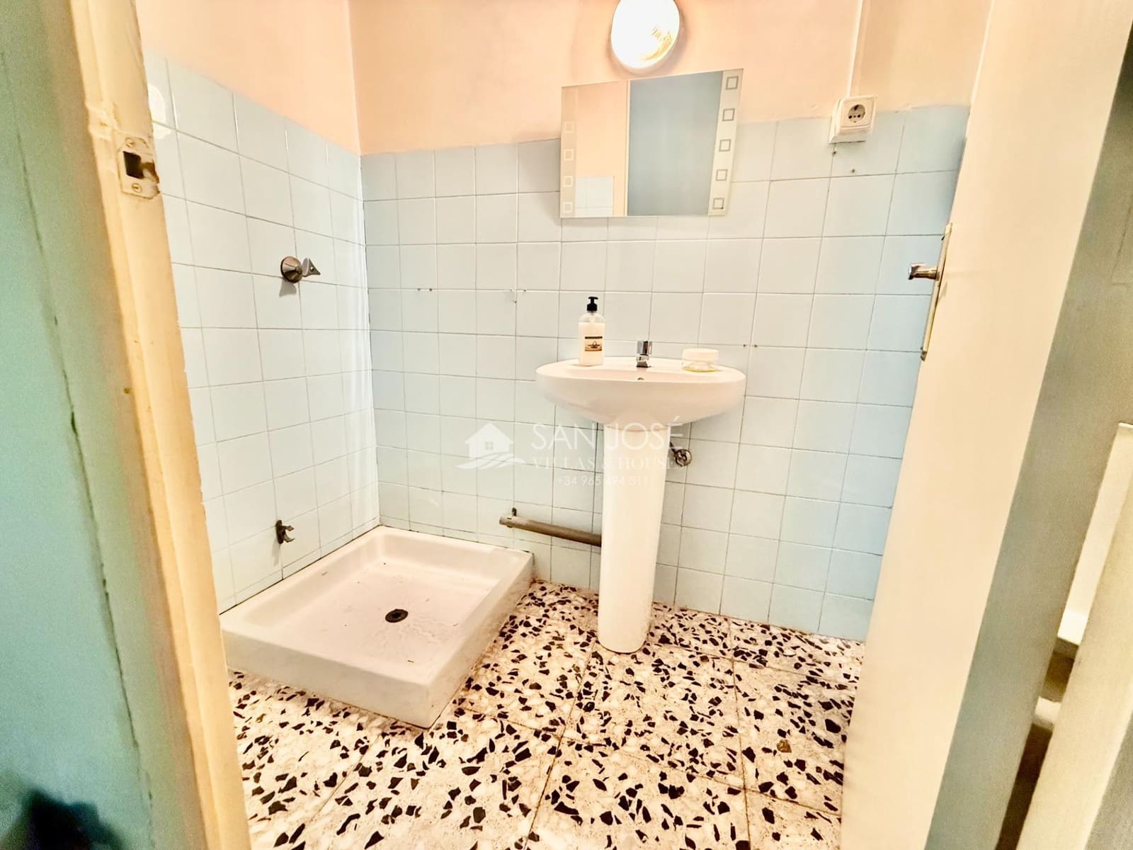 Commercial for sale in Novelda with garage - € 65,000 (Ref: 9698954)