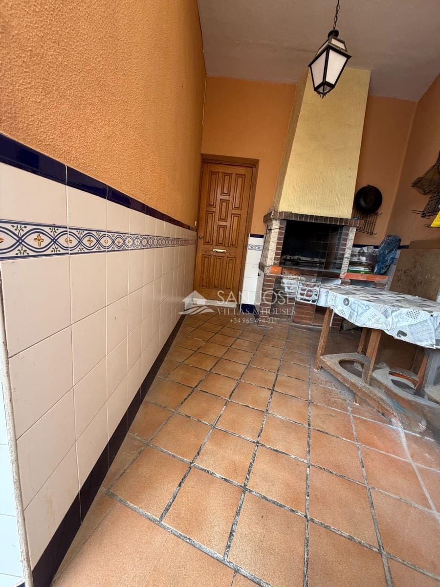 4 bedroom Villa for sale in Novelda with pool garage - € 299,000 (Ref: 9707567)