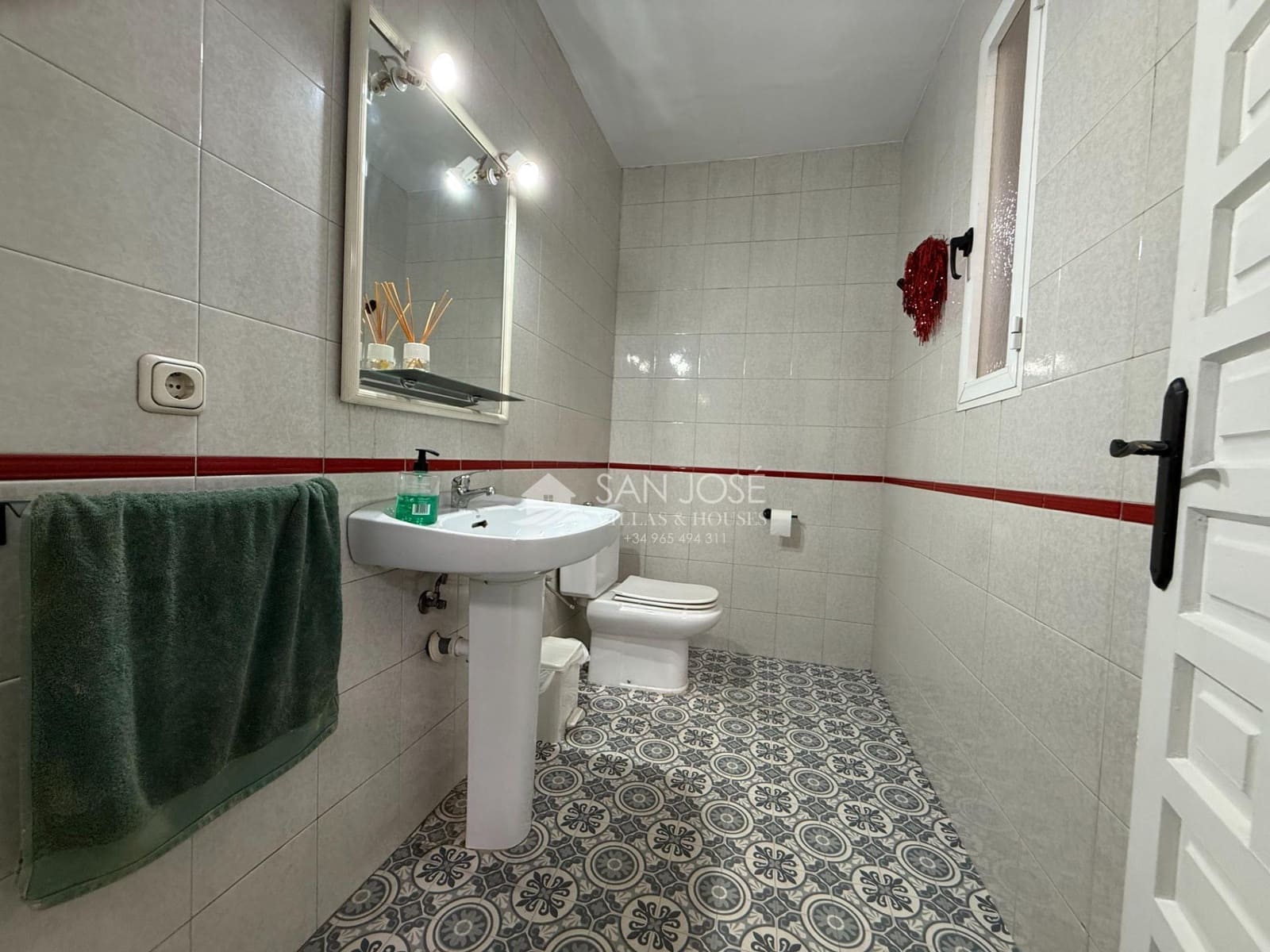 4 bedroom Villa for sale in Novelda with pool garage - € 299,000 (Ref: 9707567)