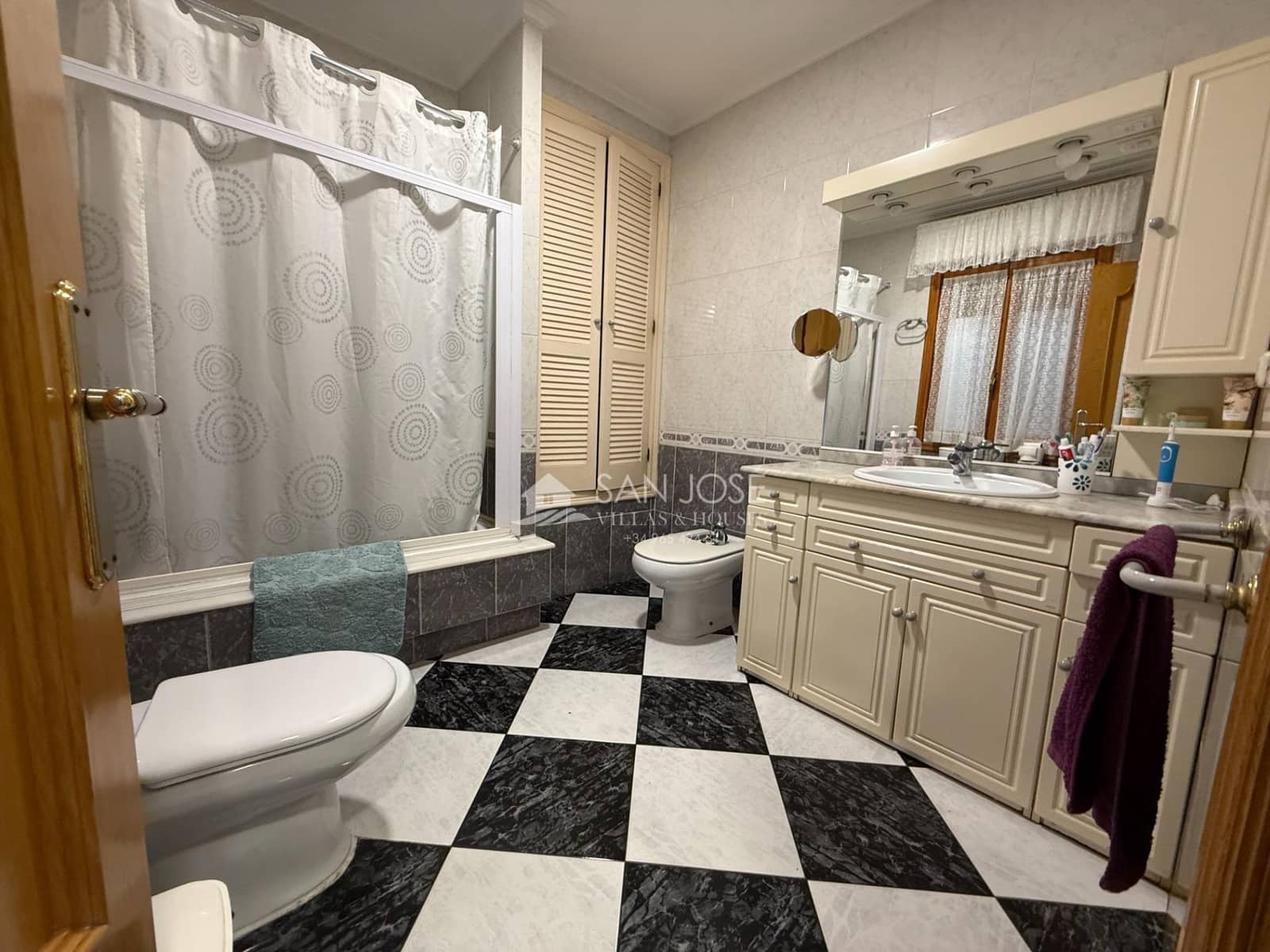 4 bedroom Villa for sale in Novelda with pool garage - € 299,000 (Ref: 9707567)