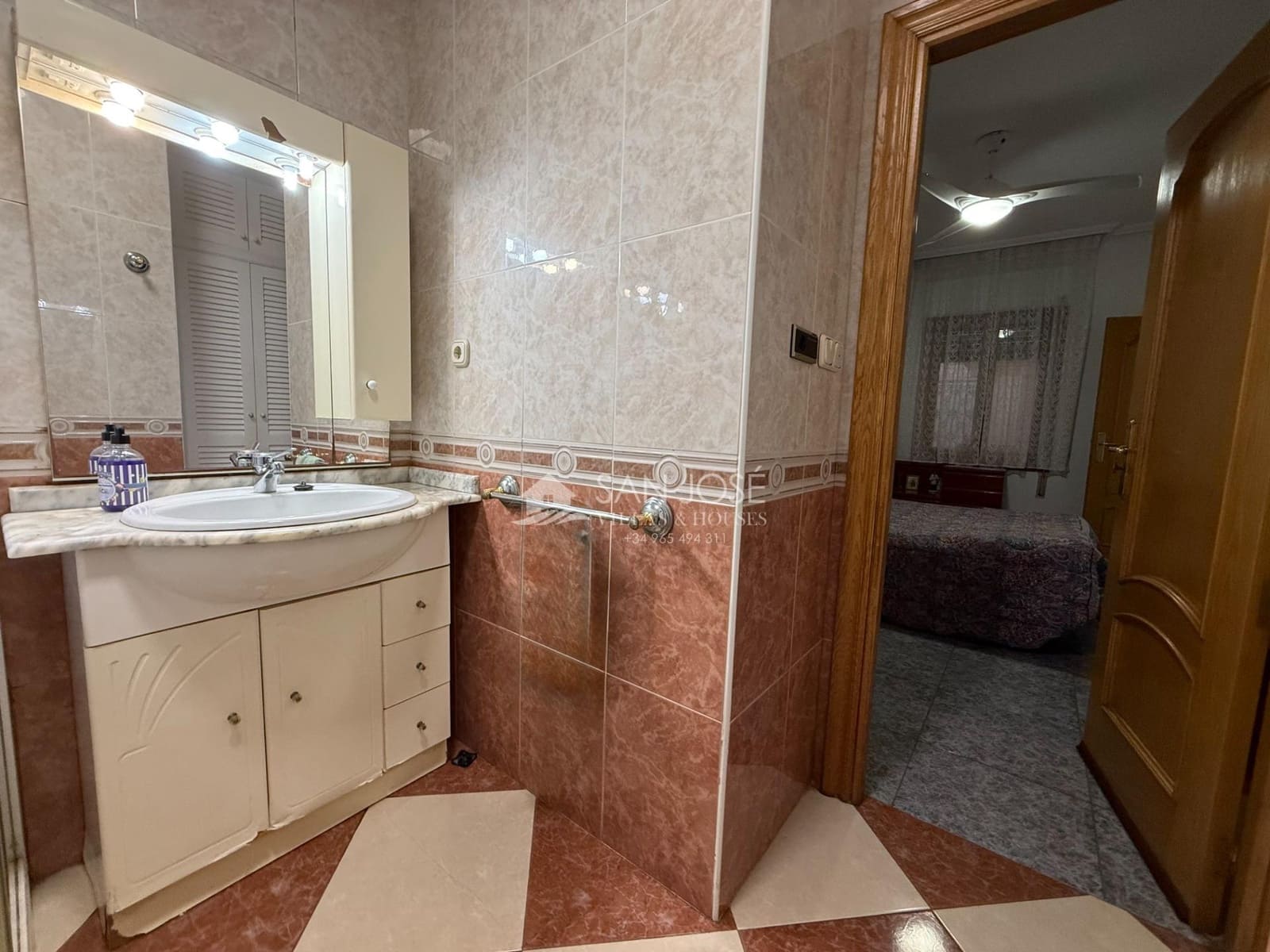 4 bedroom Villa for sale in Novelda with pool garage - € 299,000 (Ref: 9707567)