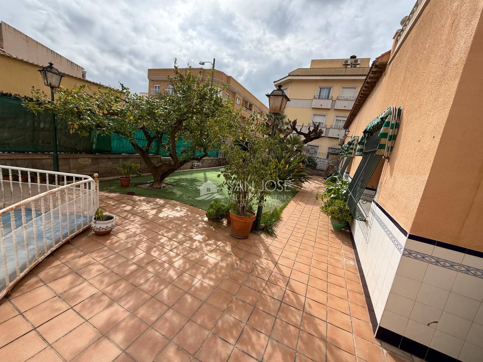 4 bedroom Villa for sale in Novelda with pool garage - € 299,000 (Ref: 9707567)