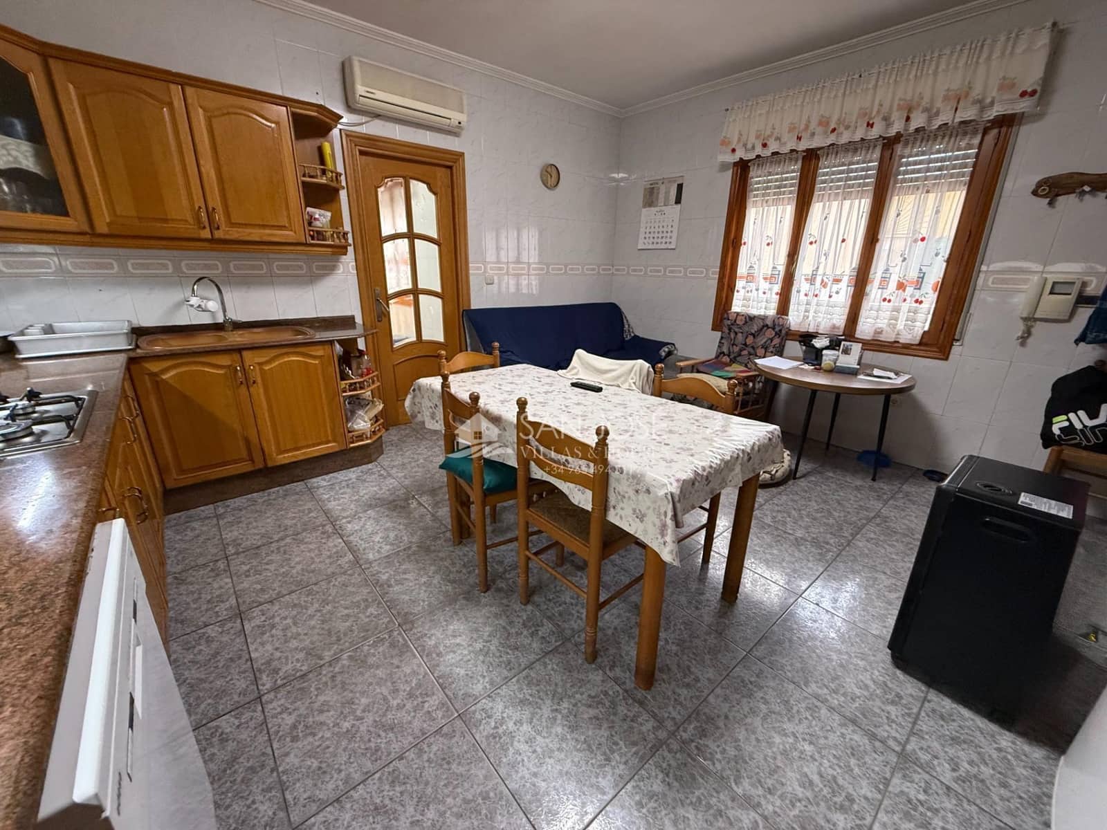 4 bedroom Villa for sale in Novelda with pool garage - € 299,000 (Ref: 9707567)