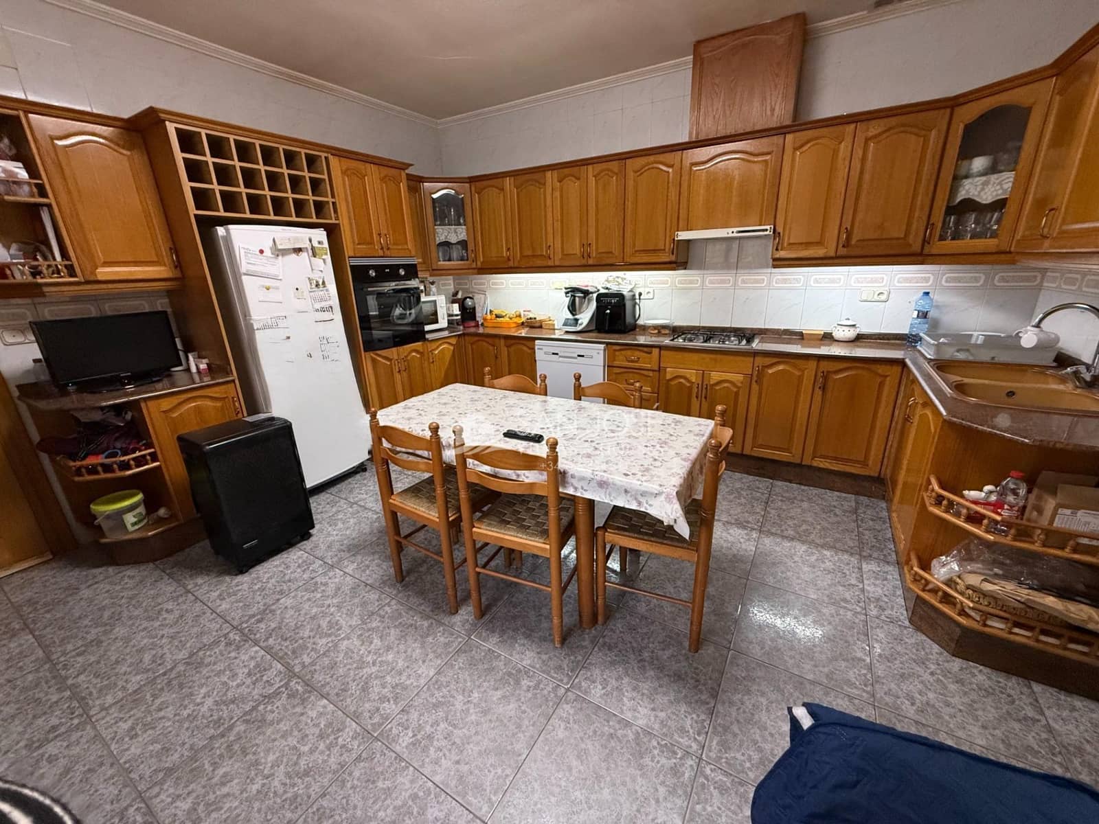 4 bedroom Villa for sale in Novelda with pool garage - € 299,000 (Ref: 9707567)