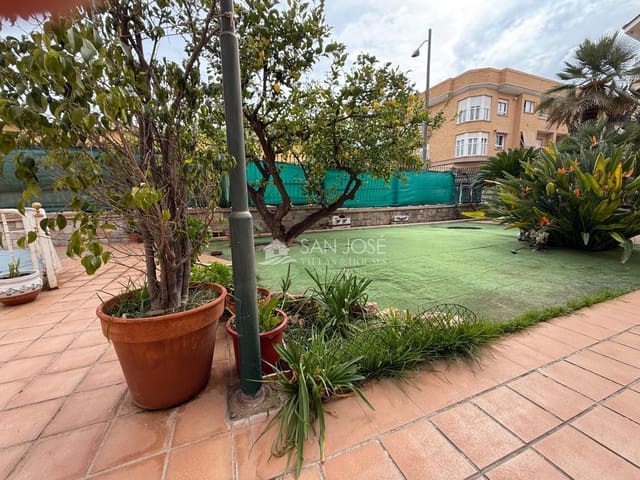 4 Zimmer Villa zu verkaufen in Novelda mit Pool Garage - 299.000 € (Ref: 9707567)