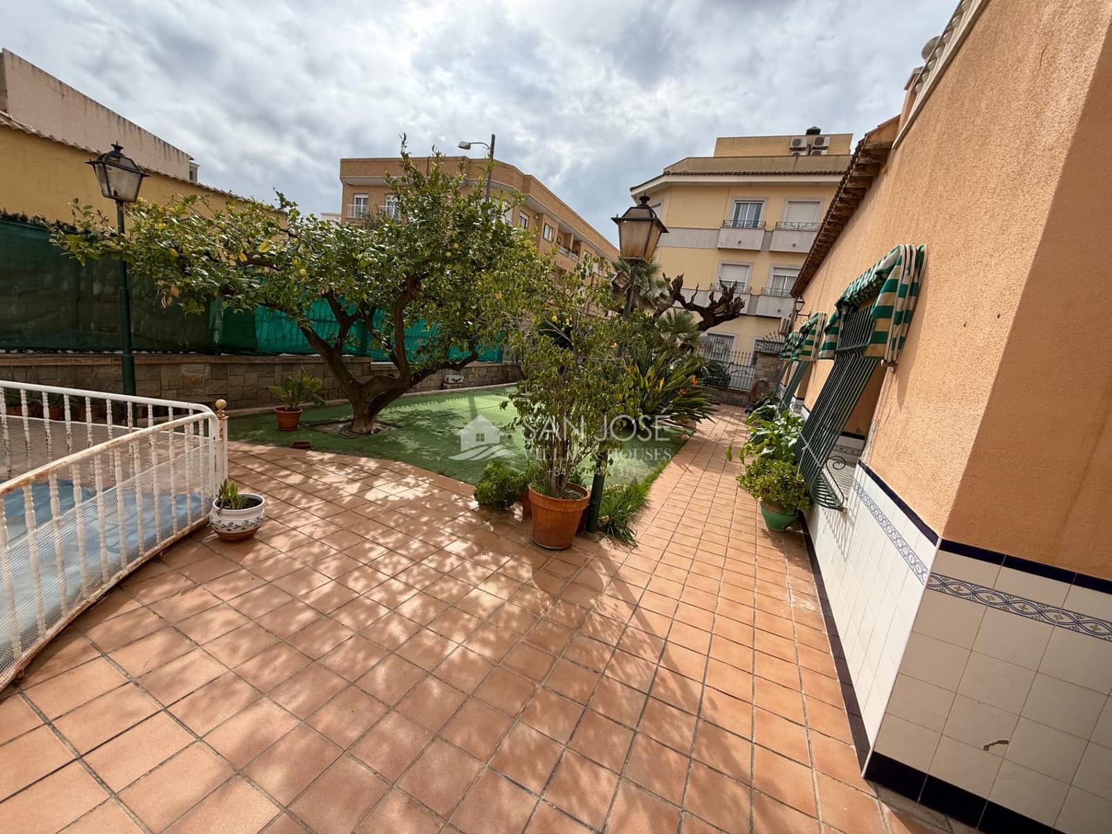 Chalet de 4 habitaciones en Novelda en venta con piscina garaje - 299.000 € (Ref: 9707567)