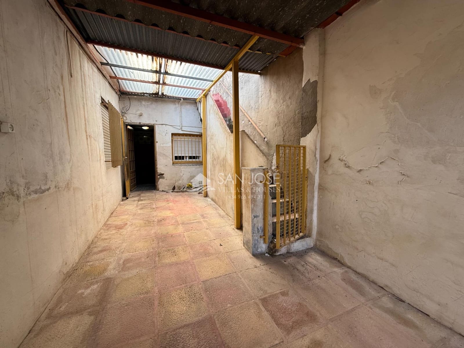 4 bedroom Villa for sale in Aspe - € 125,000 (Ref: 9729367)